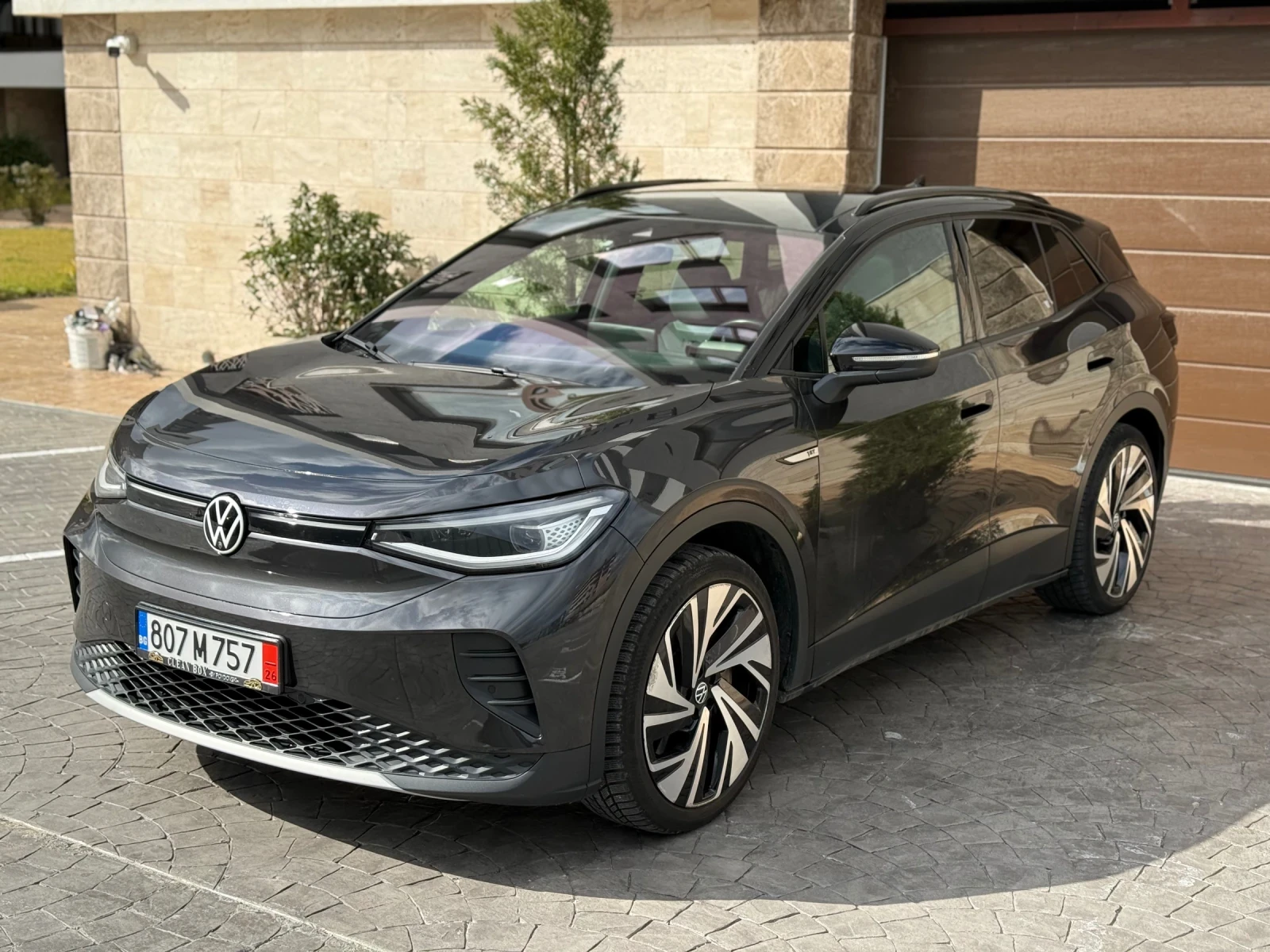 VW ID.4 1ST MAX 77KWH/ГАРАНЦИЯ/ЗИМНИ ГУМИ/FULL OPTIONS, снимка 3 - Автомобили и джипове - 53380762