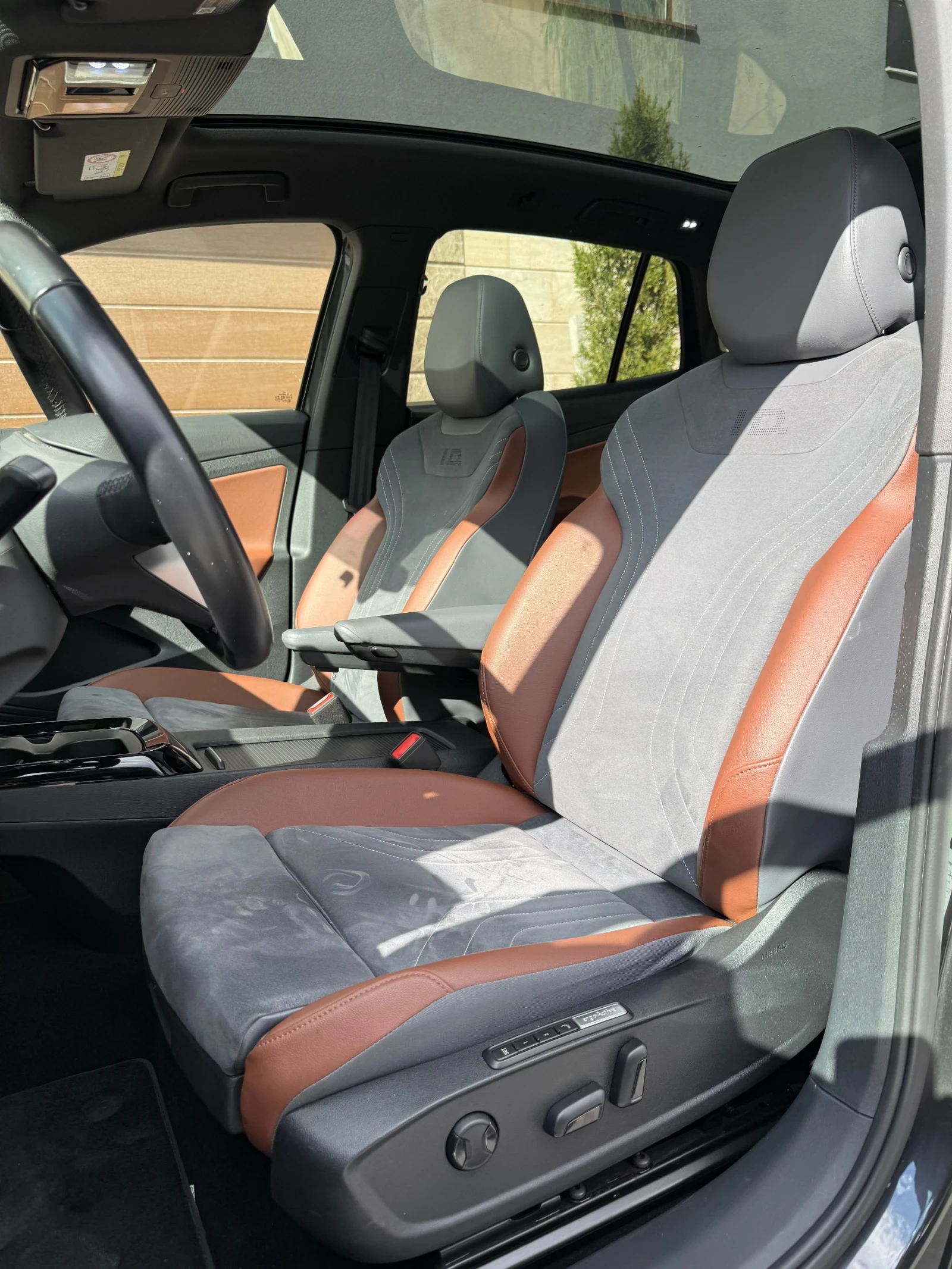 VW ID.4 1ST MAX 77KWH/ГАРАНЦИЯ/ЗИМНИ ГУМИ/FULL OPTIONS, снимка 8 - Автомобили и джипове - 53380762