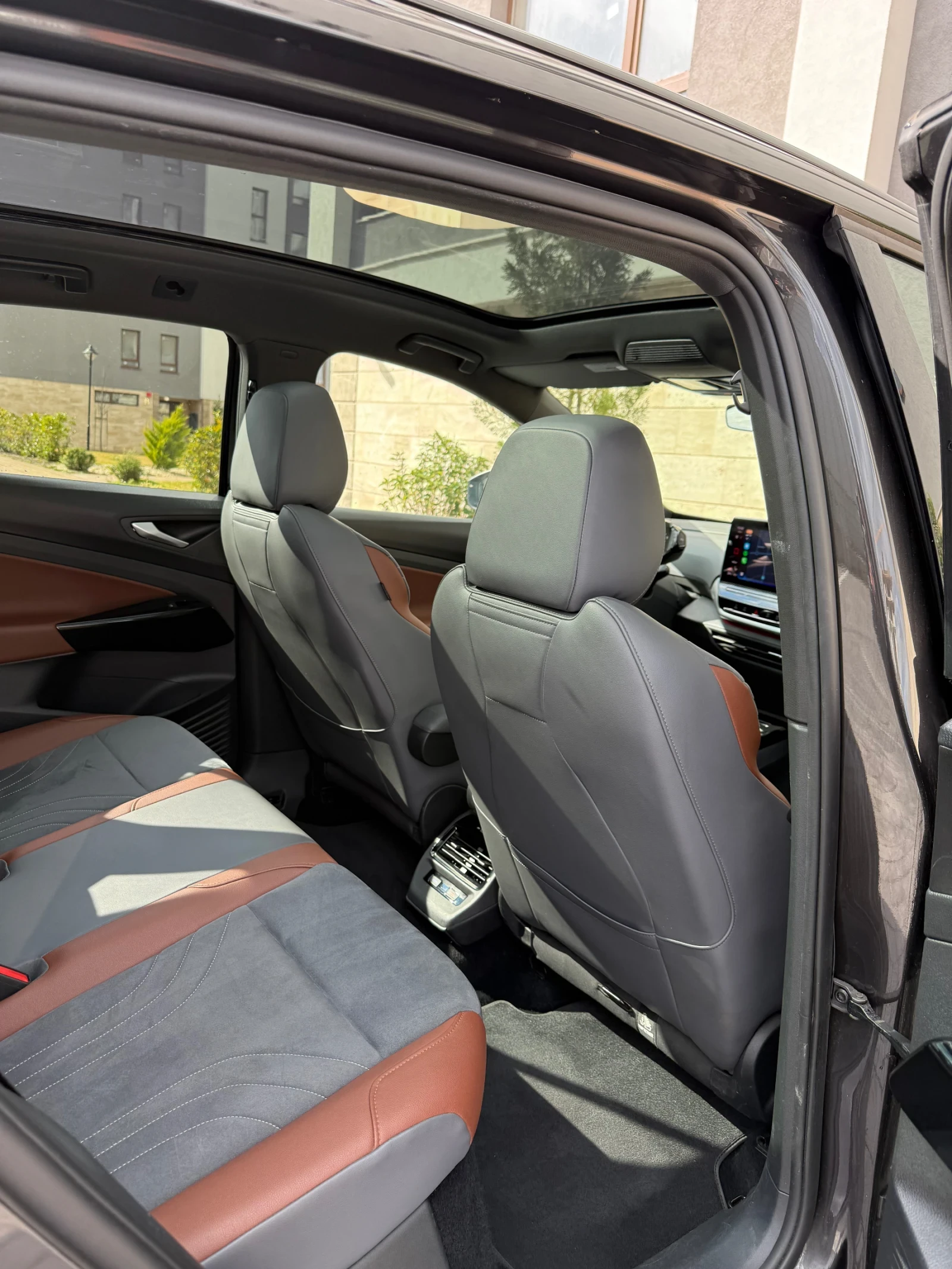 VW ID.4 1ST MAX 77KWH/ГАРАНЦИЯ/ЗИМНИ ГУМИ/FULL OPTIONS, снимка 12 - Автомобили и джипове - 53380762