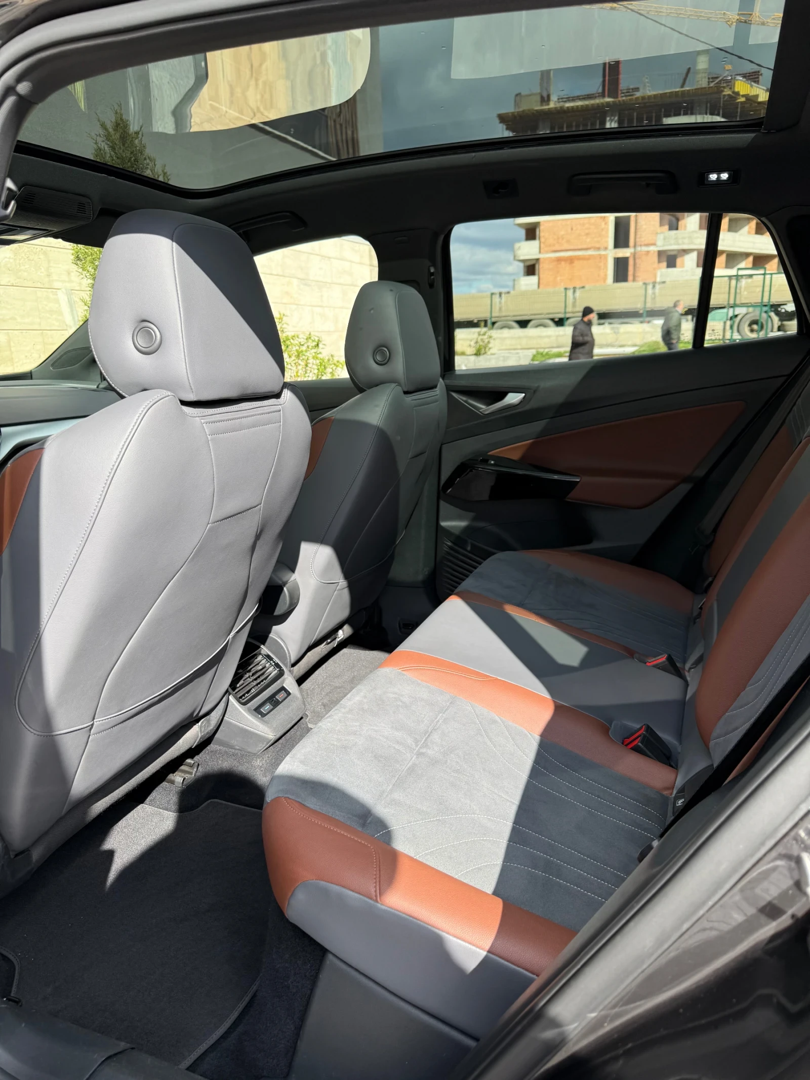 VW ID.4 1ST MAX 77KWH/ГАРАНЦИЯ/ЗИМНИ ГУМИ/FULL OPTIONS, снимка 13 - Автомобили и джипове - 53380762