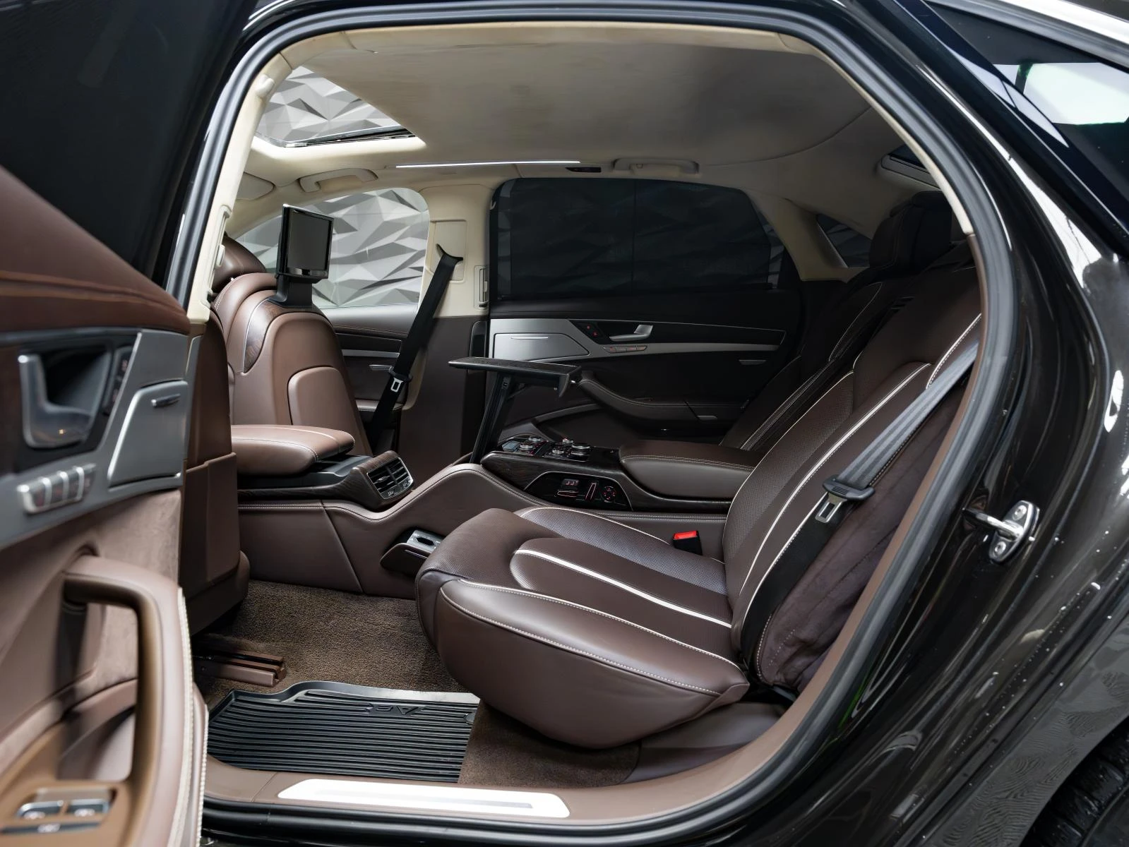 Audi A8 4.2 TDI* QUATTRO* BOSE* 3XTV* LONG* LED* ОБДУХВ* P, снимка 6 - Автомобили и джипове - 54257841