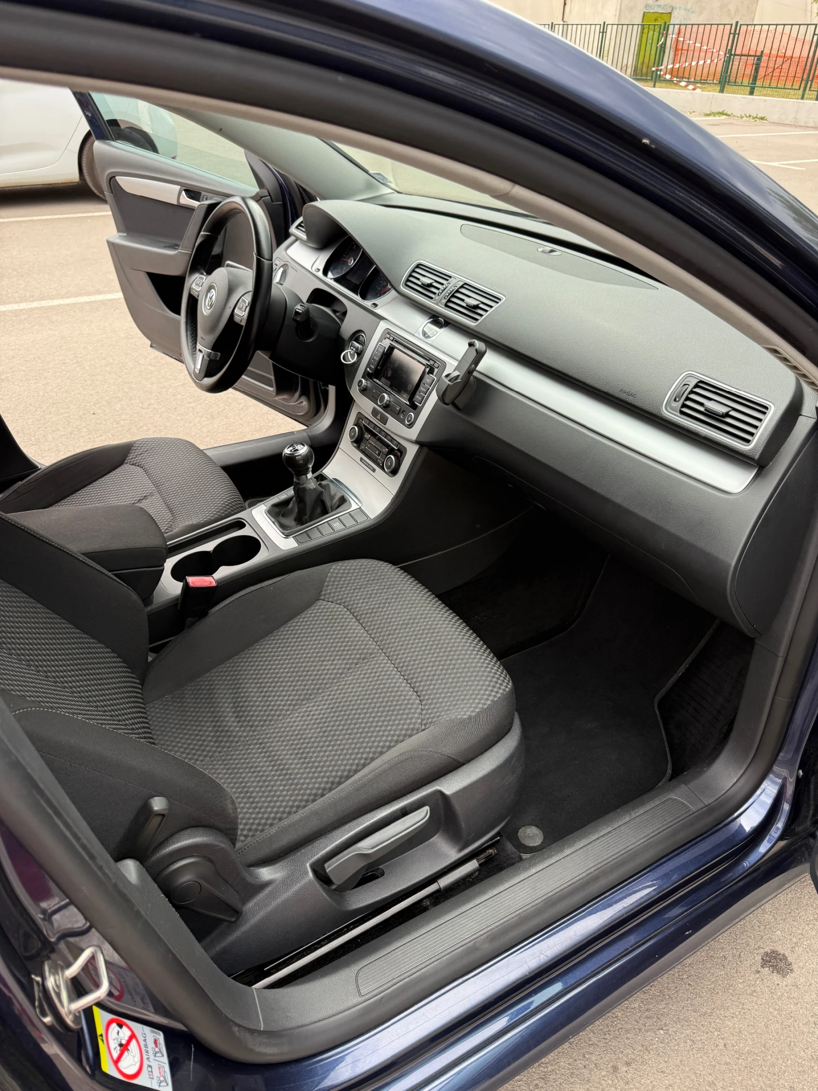 VW Passat 2.0TDI BLUEMOTION, снимка 8 - Автомобили и джипове - 54836237