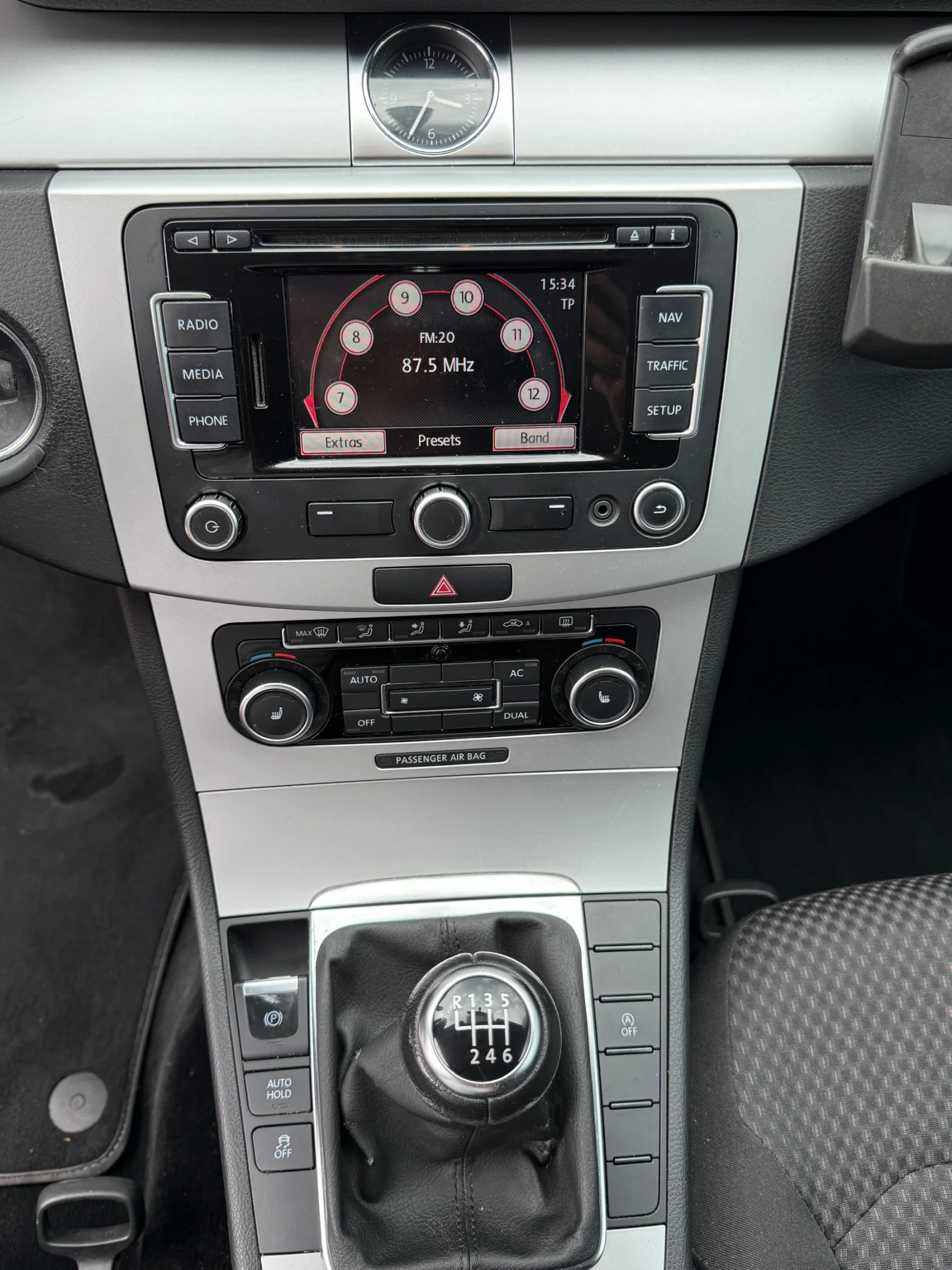 VW Passat 2.0TDI BLUEMOTION, снимка 12 - Автомобили и джипове - 54836237