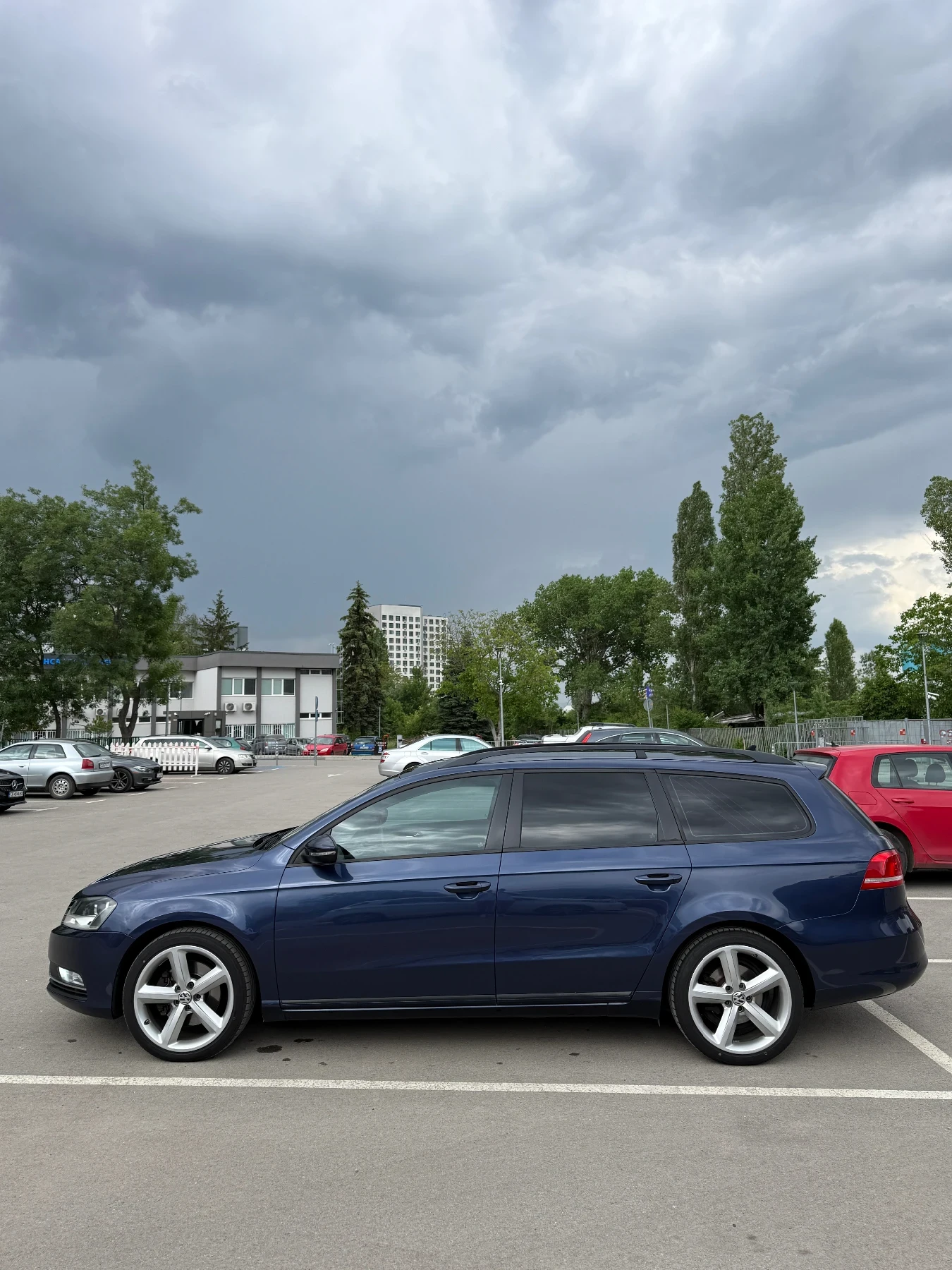 VW Passat 2.0TDI BLUEMOTION, снимка 2 - Автомобили и джипове - 54836237