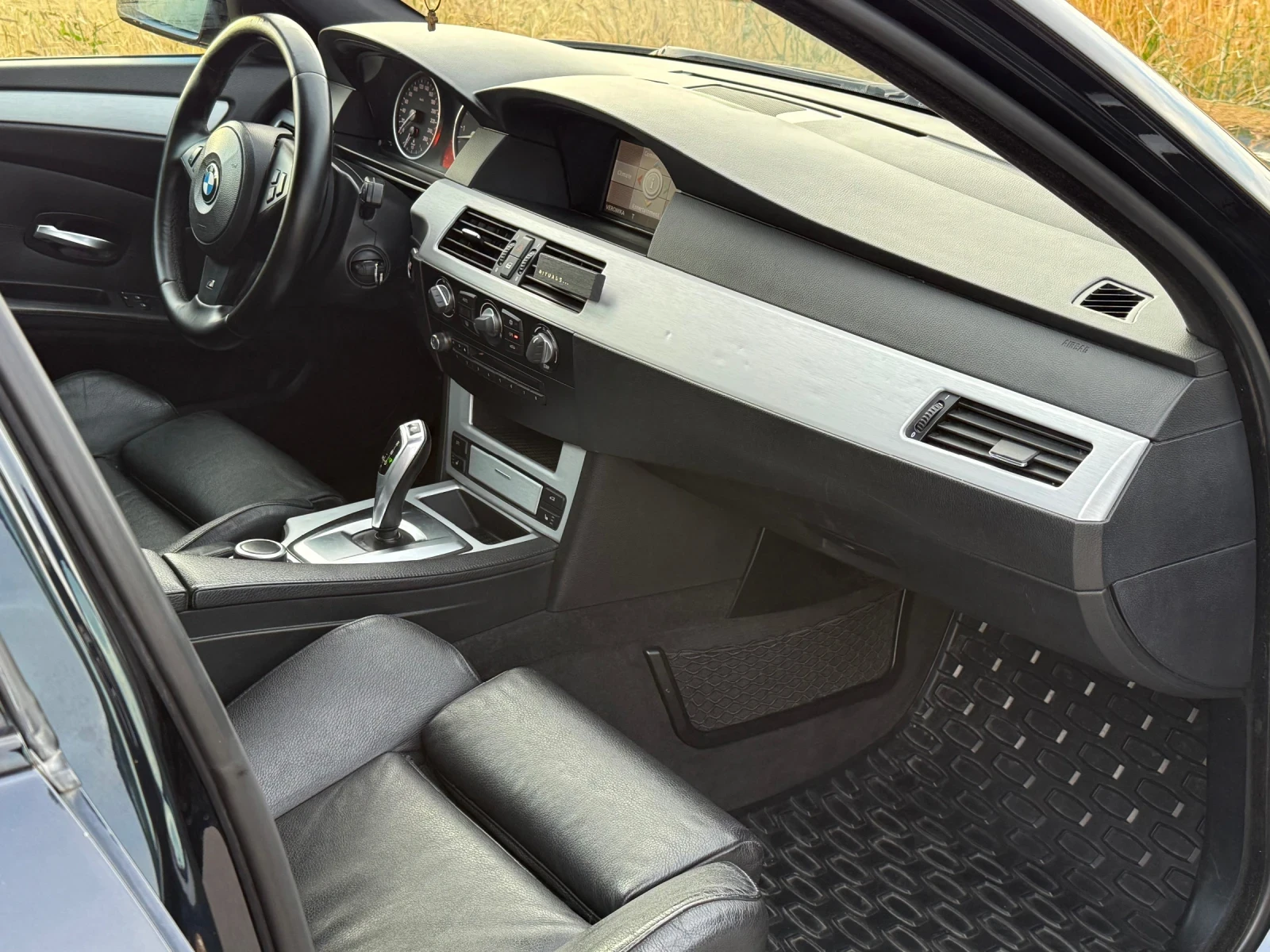 BMW 530 M-sport, снимка 16 - Автомобили и джипове - 54988402