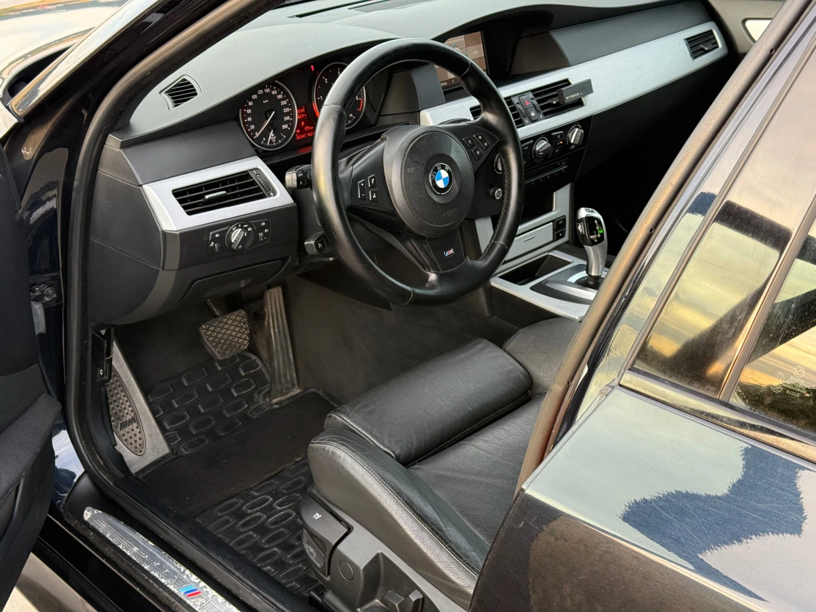 BMW 530 M-sport, снимка 11 - Автомобили и джипове - 54988402
