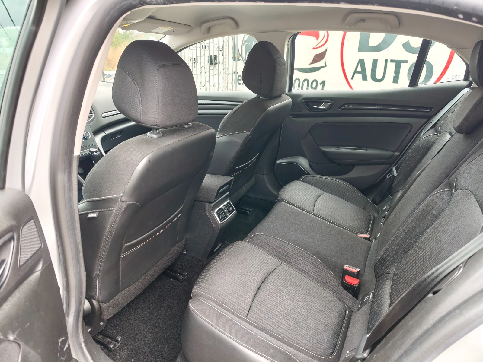 Renault Megane 1.5DCI, снимка 10 - Автомобили и джипове - 56607837