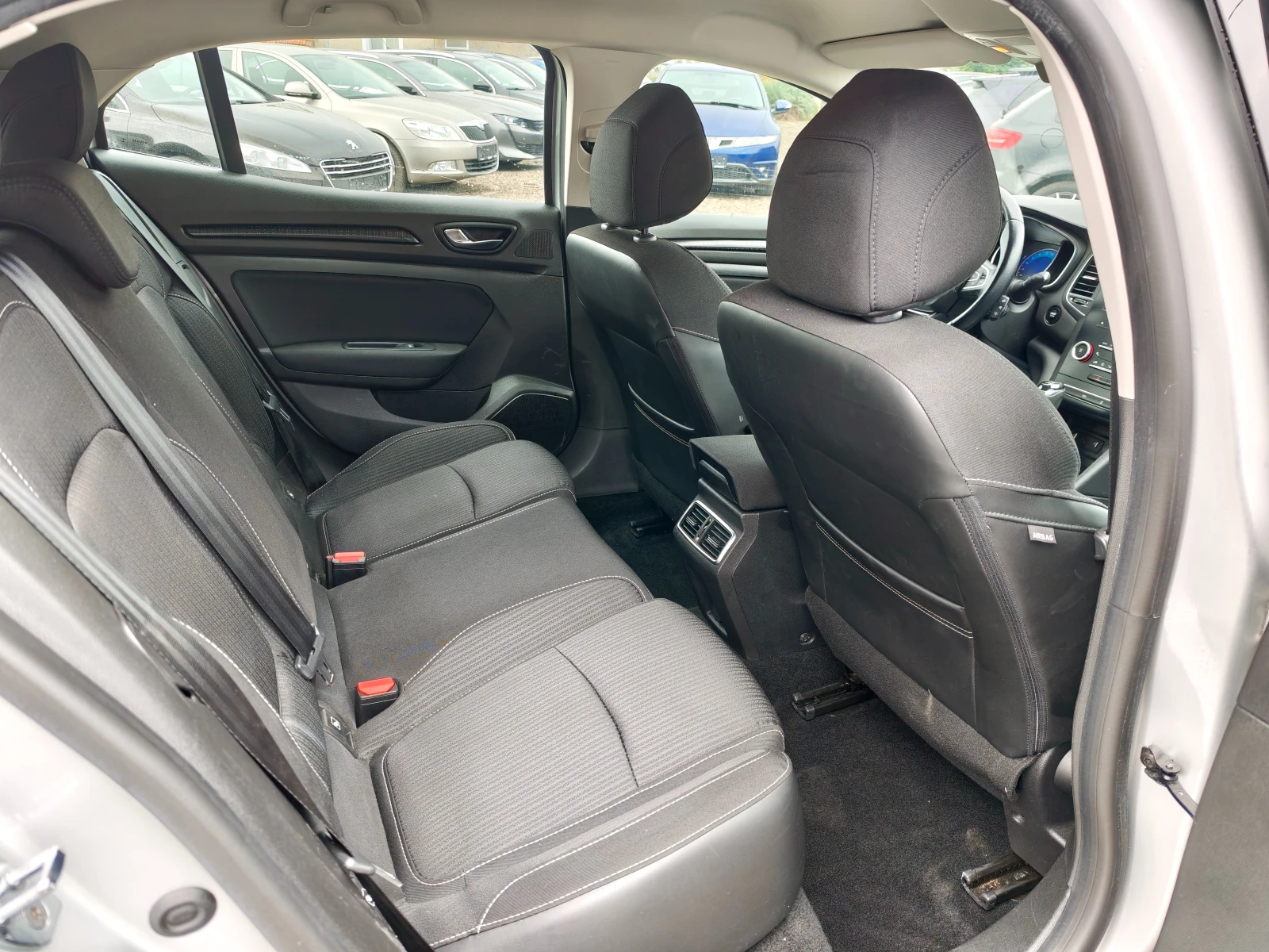 Renault Megane 1.5DCI, снимка 12 - Автомобили и джипове - 56607837