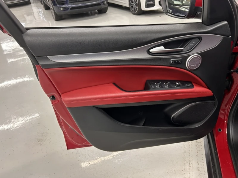 Alfa Romeo Stelvio SPORT HARMAN/KARDON* CAM* ПОДГРЕВ* KEYLESS* , снимка 9 - Автомобили и джипове - 52467314