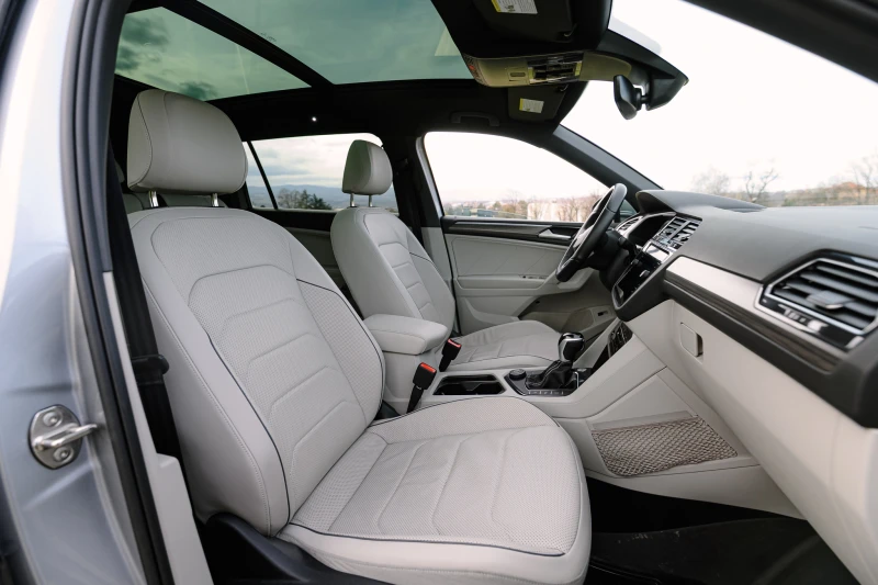 VW Tiguan R-Line 4Motion, снимка 9 - Автомобили и джипове - 53379237