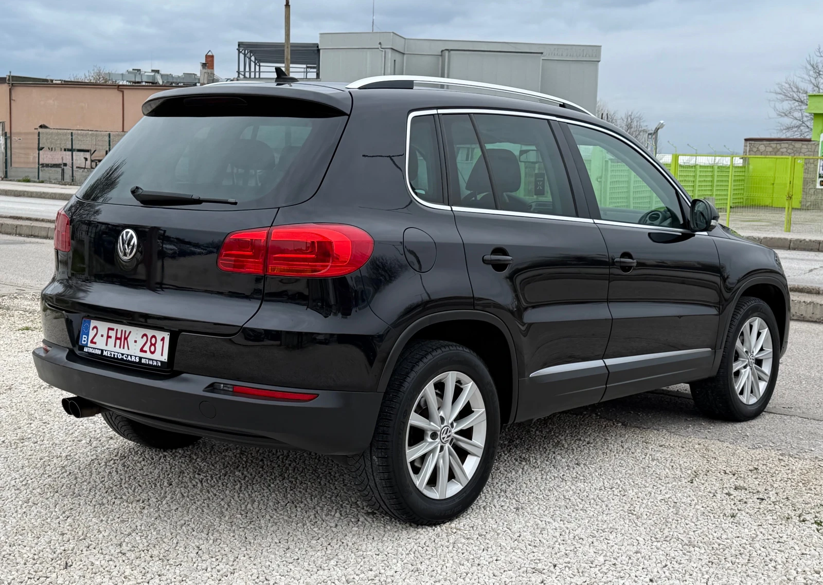 VW Tiguan 2.0TDI* Highline* FACE* NAVI* Камера* Подгрев, снимка 4 - Автомобили и джипове - 54020356