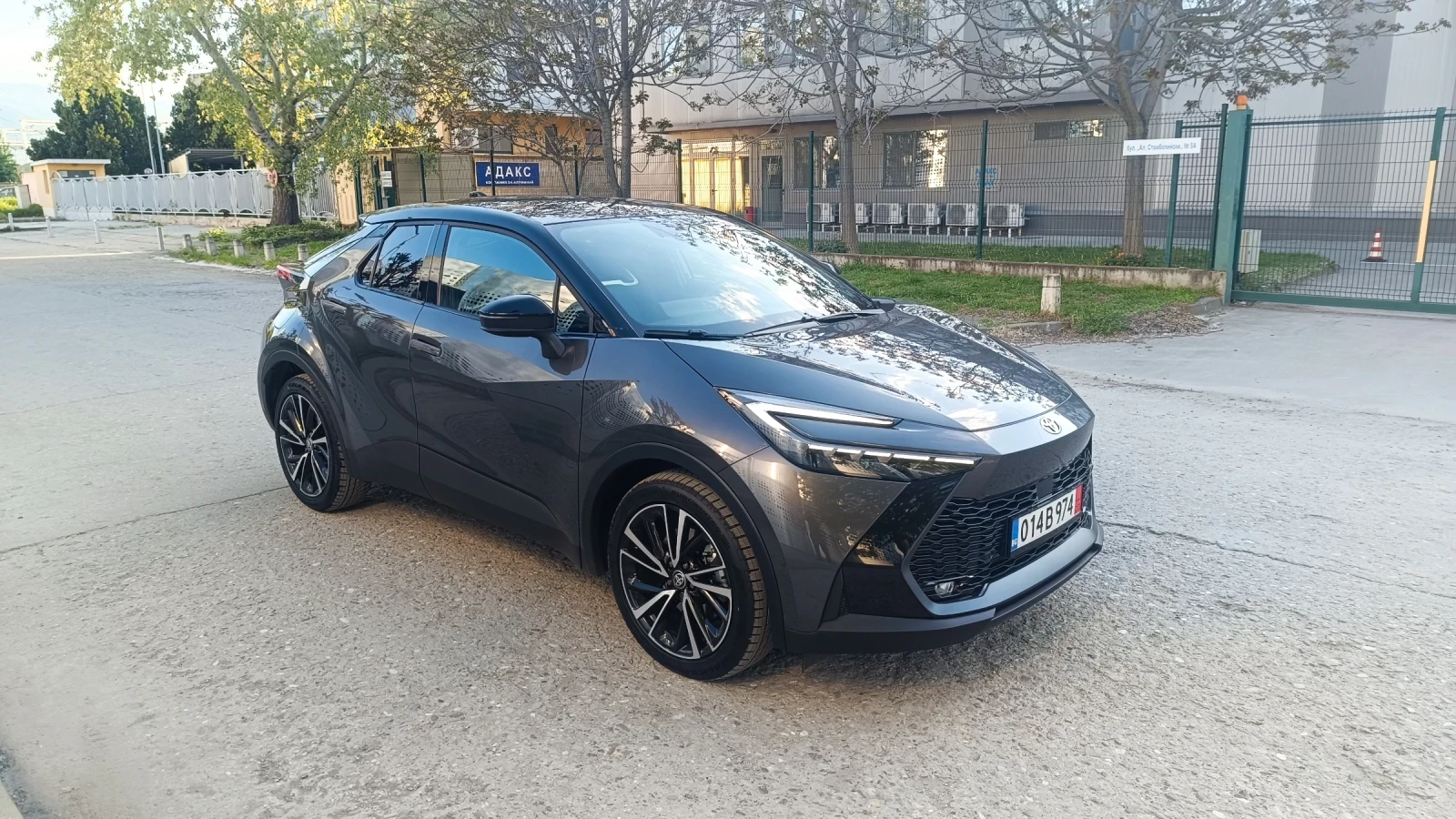Toyota C-HR 2.0 Plugin Hibrid, снимка 3 - Автомобили и джипове - 54315646