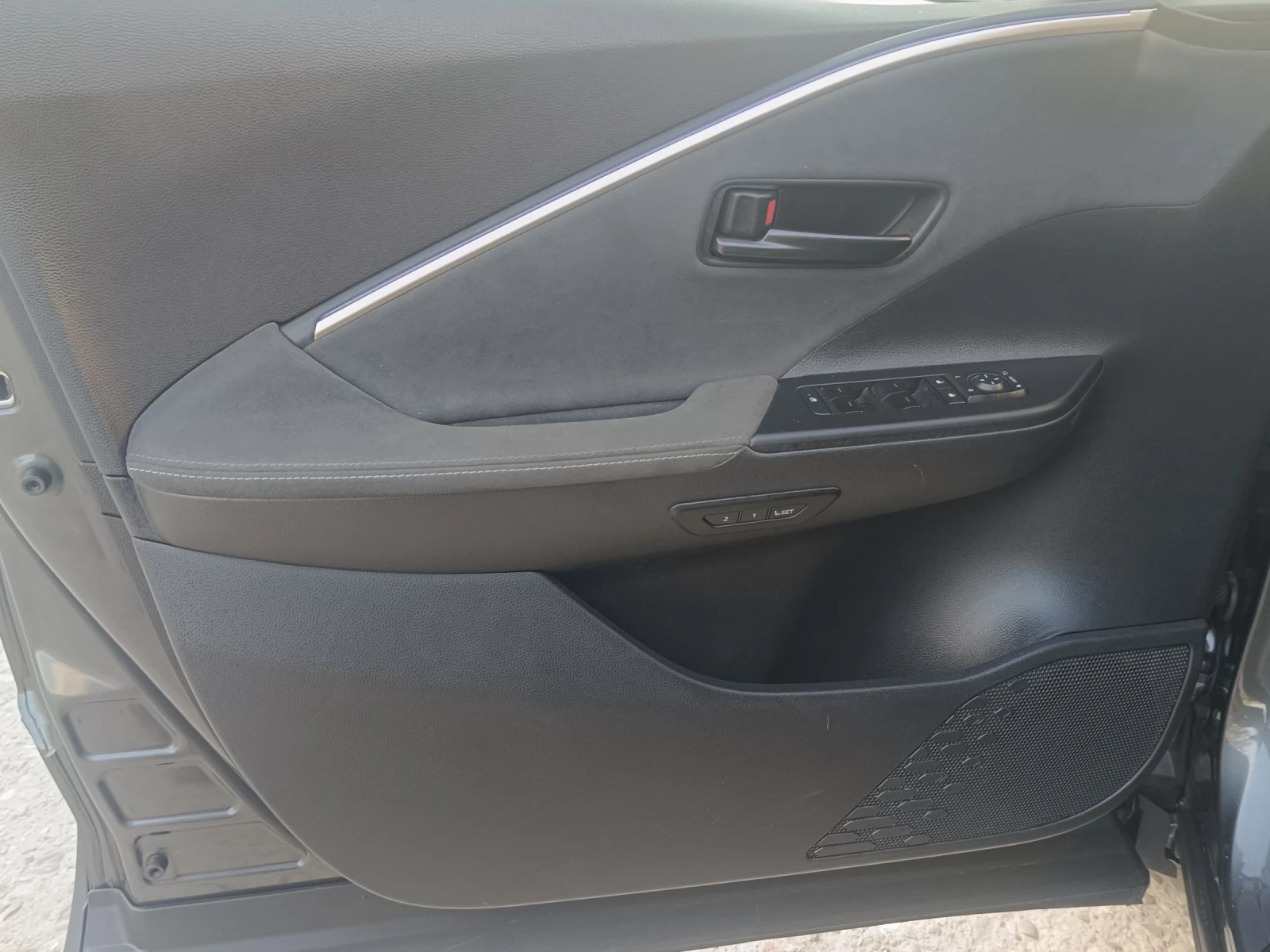 Toyota C-HR 2.0 Plugin Hibrid, снимка 10 - Автомобили и джипове - 54315646