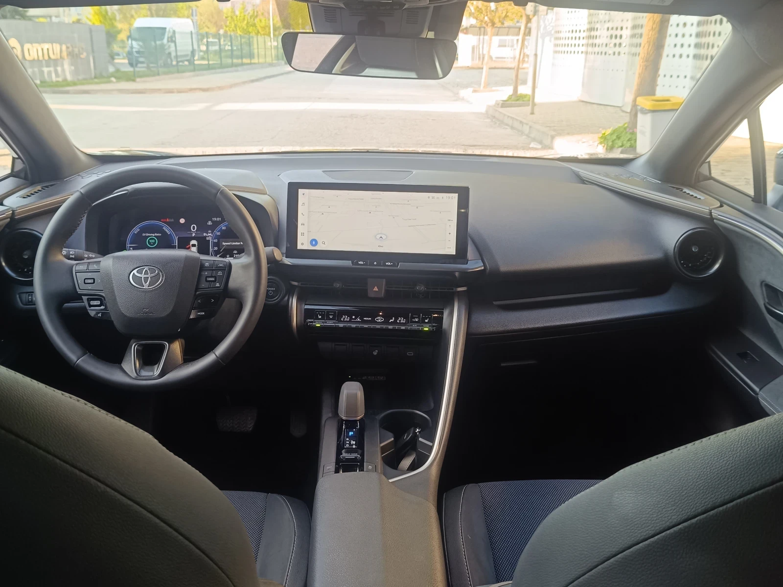 Toyota C-HR 2.0 Plugin Hibrid, снимка 13 - Автомобили и джипове - 54315646