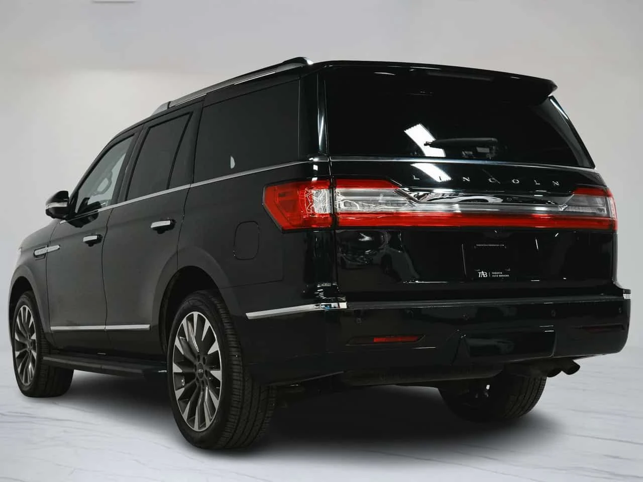 Lincoln Navigator * Select * 7 PASS | HUD | PANO | 22 IN, снимка 5 - Автомобили и джипове - 54457064