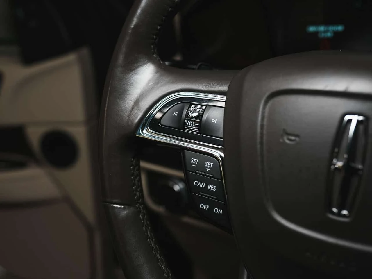 Lincoln Navigator * Select * 7 PASS | HUD | PANO | 22 IN, снимка 11 - Автомобили и джипове - 54457064