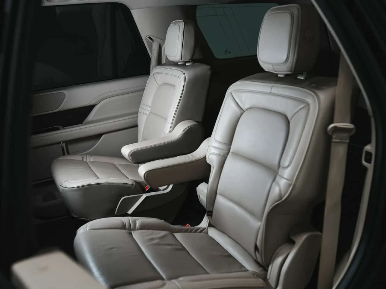Lincoln Navigator * Select * 7 PASS | HUD | PANO | 22 IN, снимка 15 - Автомобили и джипове - 54457064