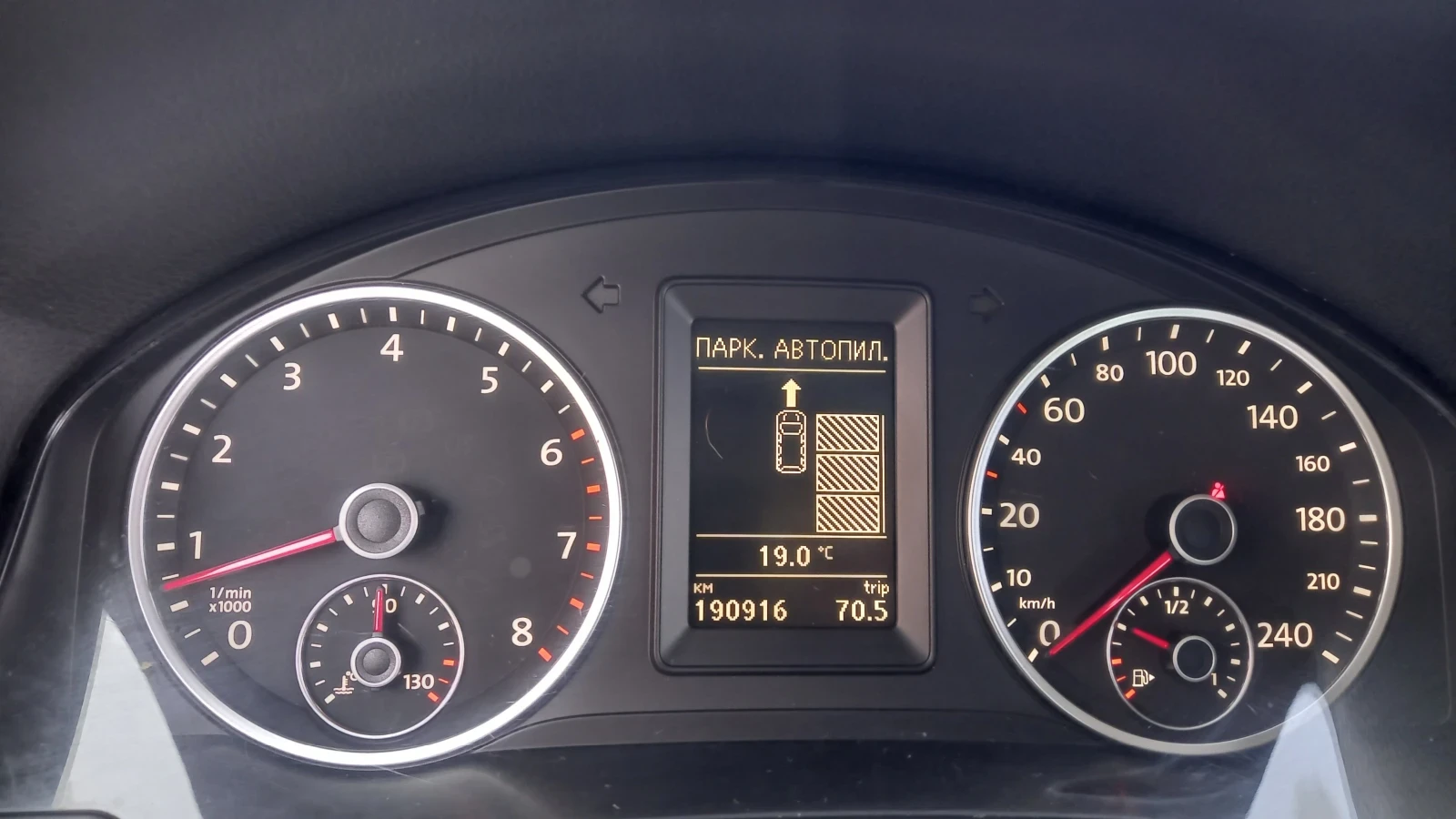 VW Tiguan, снимка 10 - Автомобили и джипове - 54704735