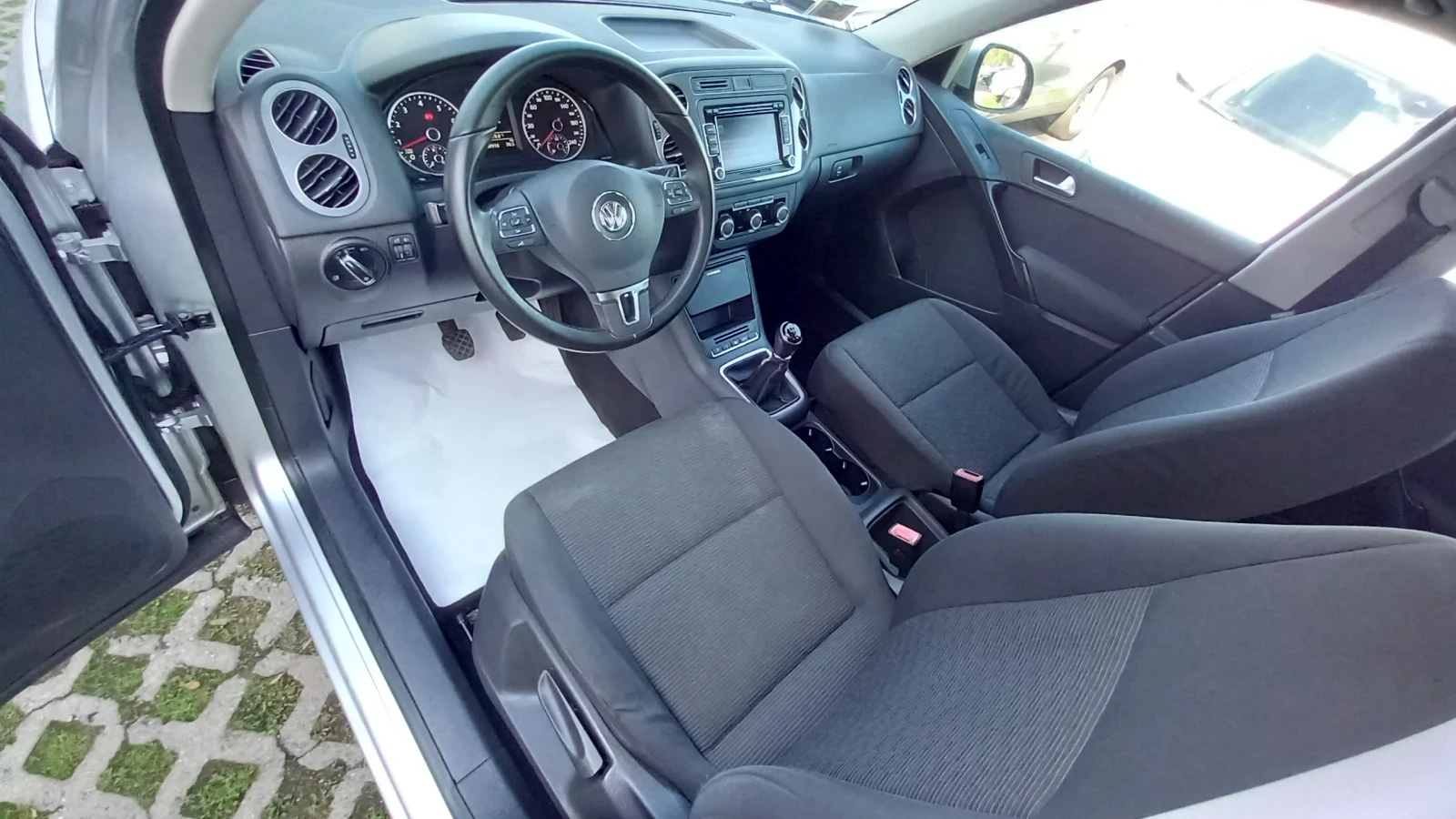 VW Tiguan, снимка 15 - Автомобили и джипове - 54704735