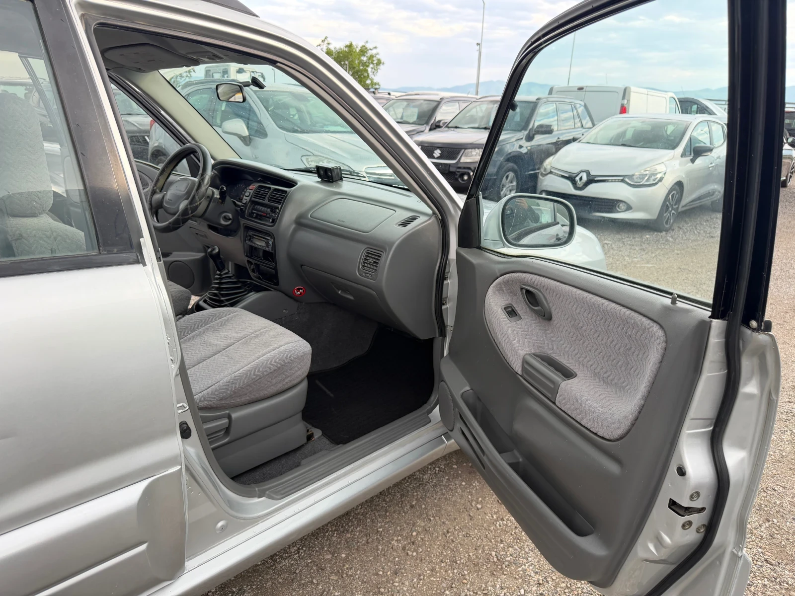 Suzuki Grand vitara 2.5 ГЪРЦИЯ ТОП, снимка 14 - Автомобили и джипове - 54643541