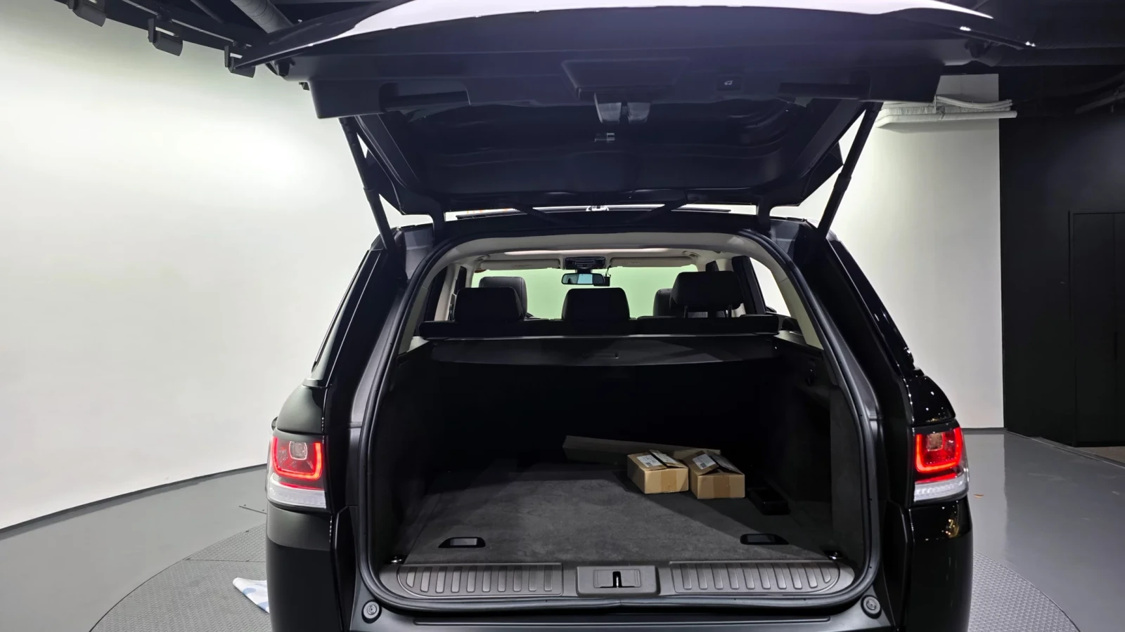 Land Rover Range Rover Sport 3.0 SDV6 HSE DYNAMIC| MERIDIAN| PANO| SOFT CLOSE| , снимка 17 - Автомобили и джипове - 55063075