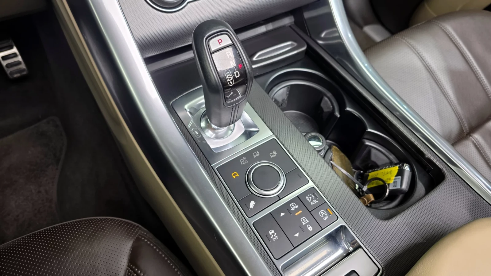 Land Rover Range Rover Sport 3.0 SDV6 HSE DYNAMIC| MERIDIAN| PANO| SOFT CLOSE| , снимка 8 - Автомобили и джипове - 55063075