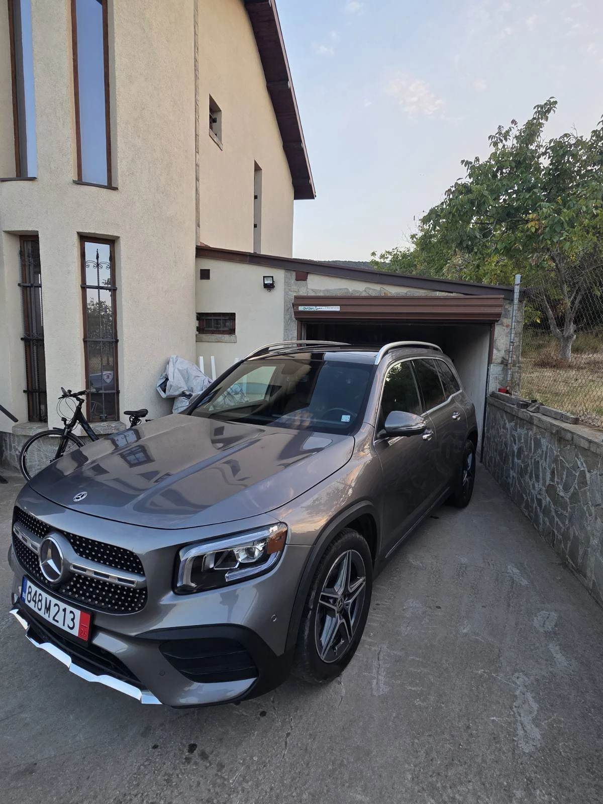 Mercedes-Benz GLB 250 4Matic AMG Line 360 , снимка 2 - Автомобили и джипове - 56226166