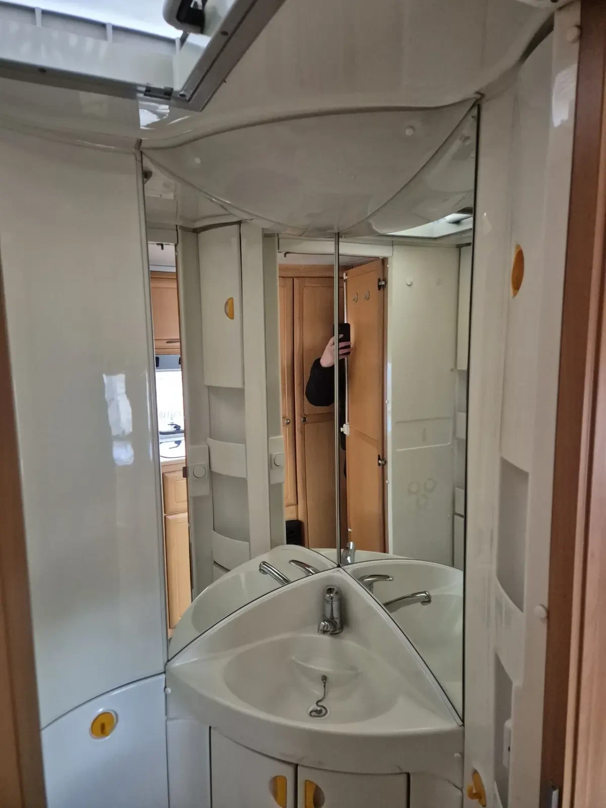 Каравана Knaus 4 МЕСТА WC БАНЯ ФОРСЕЛТ  - изображение 10