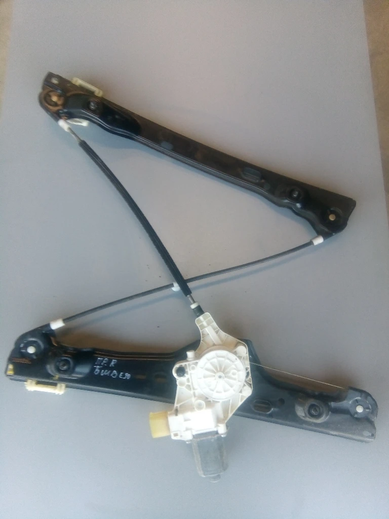 Ел машинка предна дясна (стъклоповдигач) Бмв 320д Е90