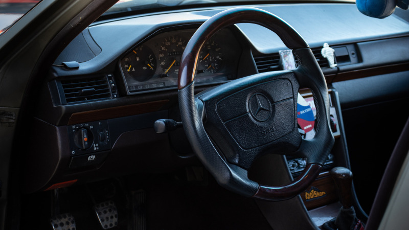 Mercedes-Benz 124 3.0D, снимка 9 - Автомобили и джипове - 46410731