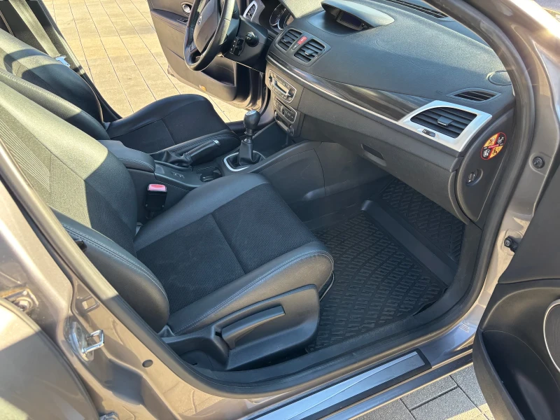 Renault Megane 1.5 dci, снимка 6 - Автомобили и джипове - 52555330