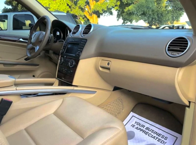 Mercedes-Benz ML 550 * AMG LINE* V8* CARFAX* 5.5* 388, снимка 11 - Автомобили и джипове - 53458626