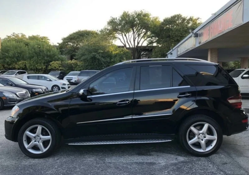 Mercedes-Benz ML 550 * AMG LINE* V8* CARFAX* 5.5* 388, снимка 4 - Автомобили и джипове - 53458626