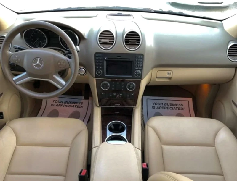 Mercedes-Benz ML 550 * AMG LINE* V8* CARFAX* 5.5* 388, снимка 8 - Автомобили и джипове - 53458626