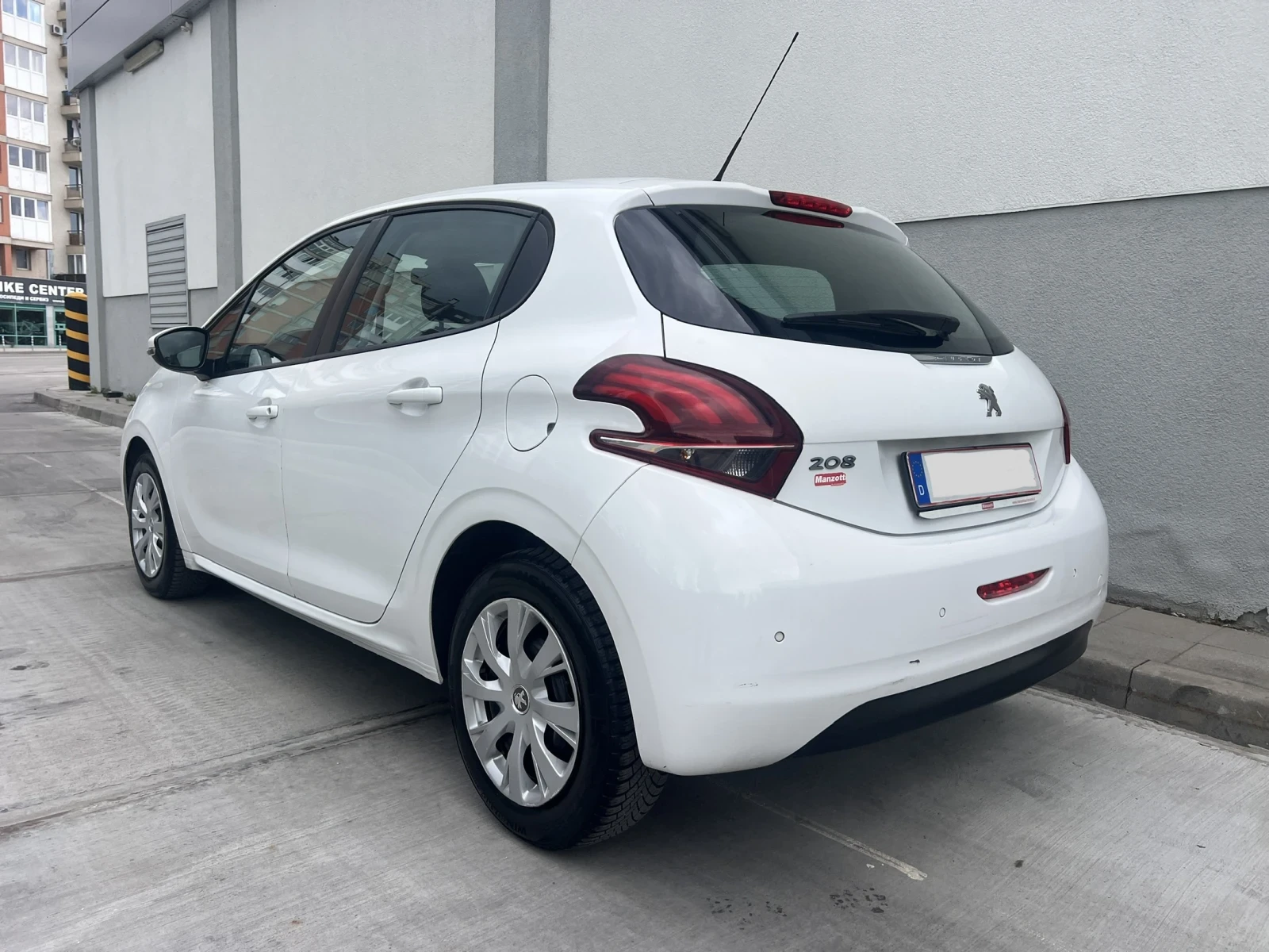 Peugeot 208 1.6HDI Euro 6B , снимка 4 - Автомобили и джипове - 54382017
