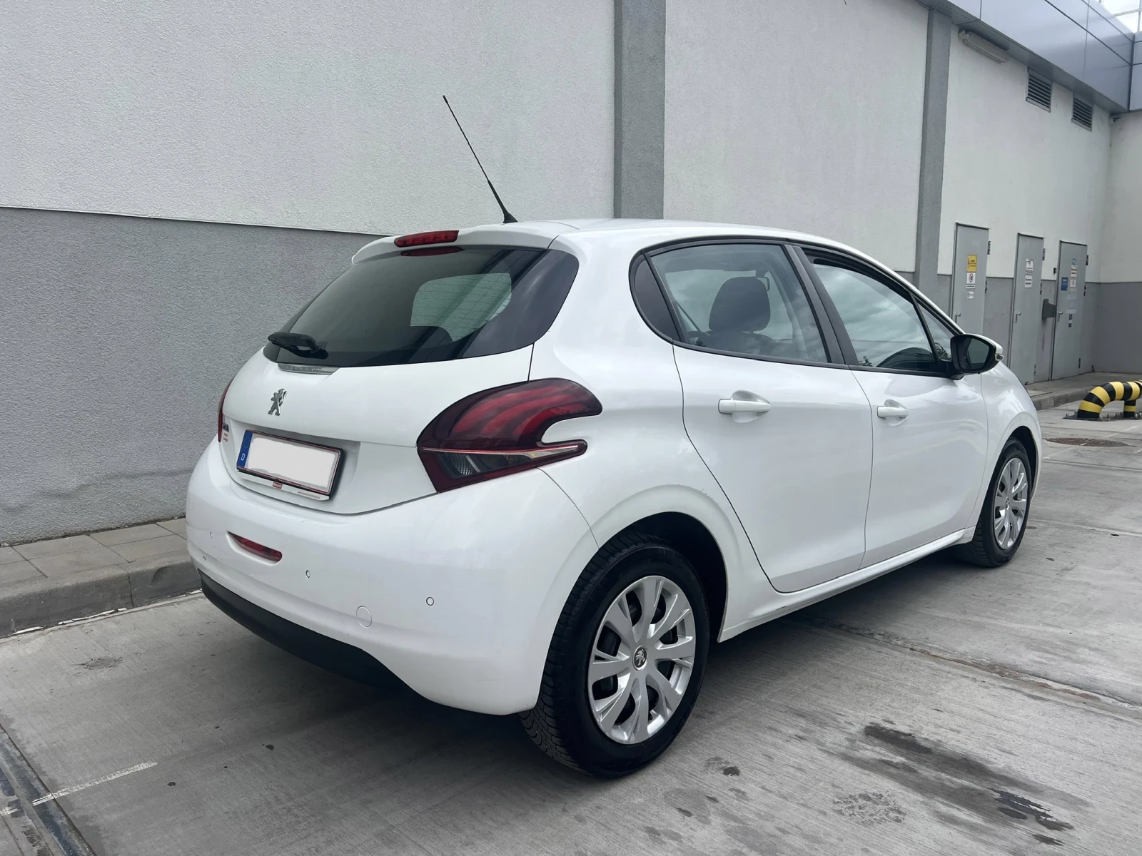 Peugeot 208 1.6HDI Euro 6B , снимка 5 - Автомобили и джипове - 54382017