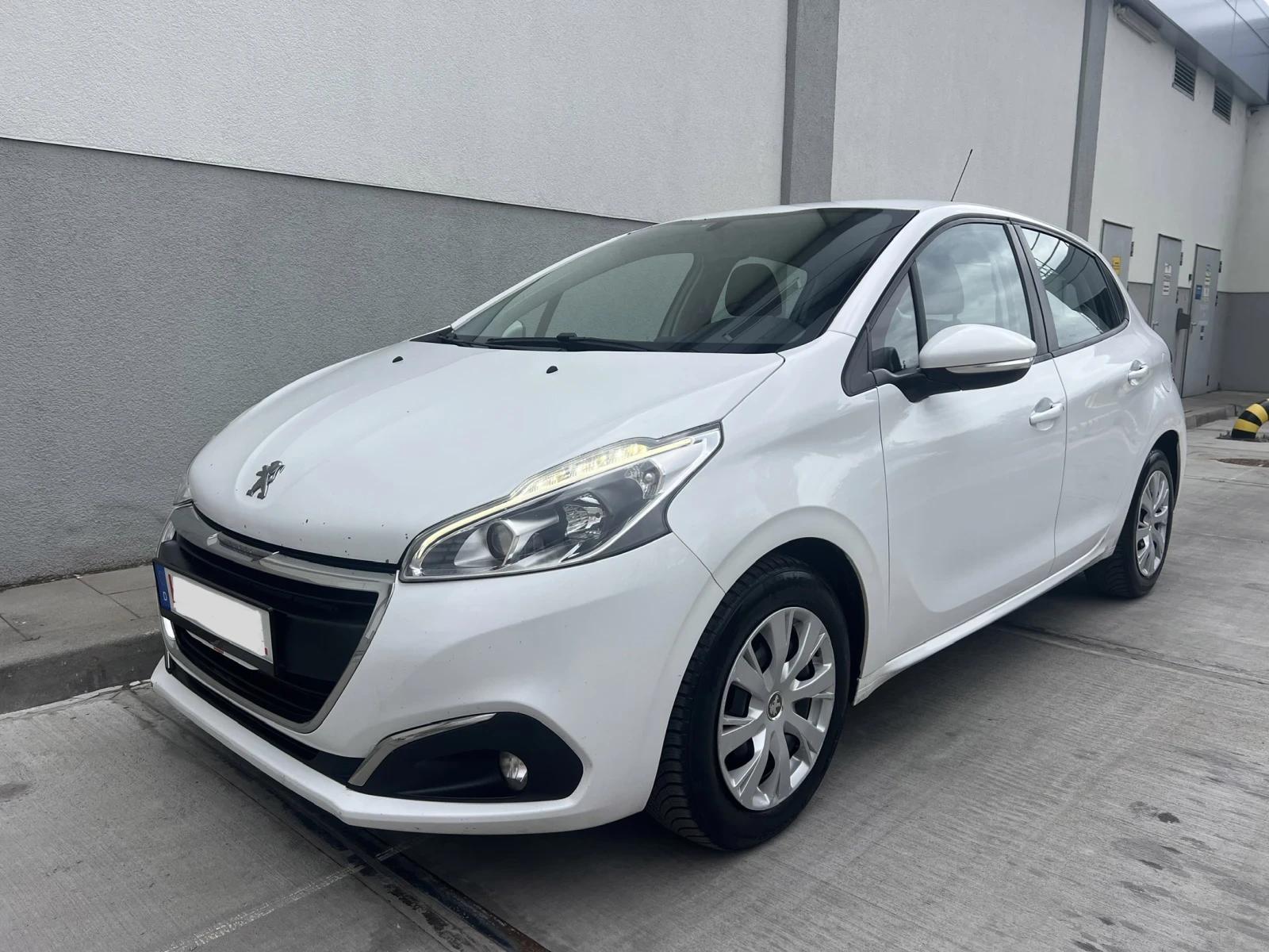 Peugeot 208 1.6HDI Euro 6B , снимка 2 - Автомобили и джипове - 54382017
