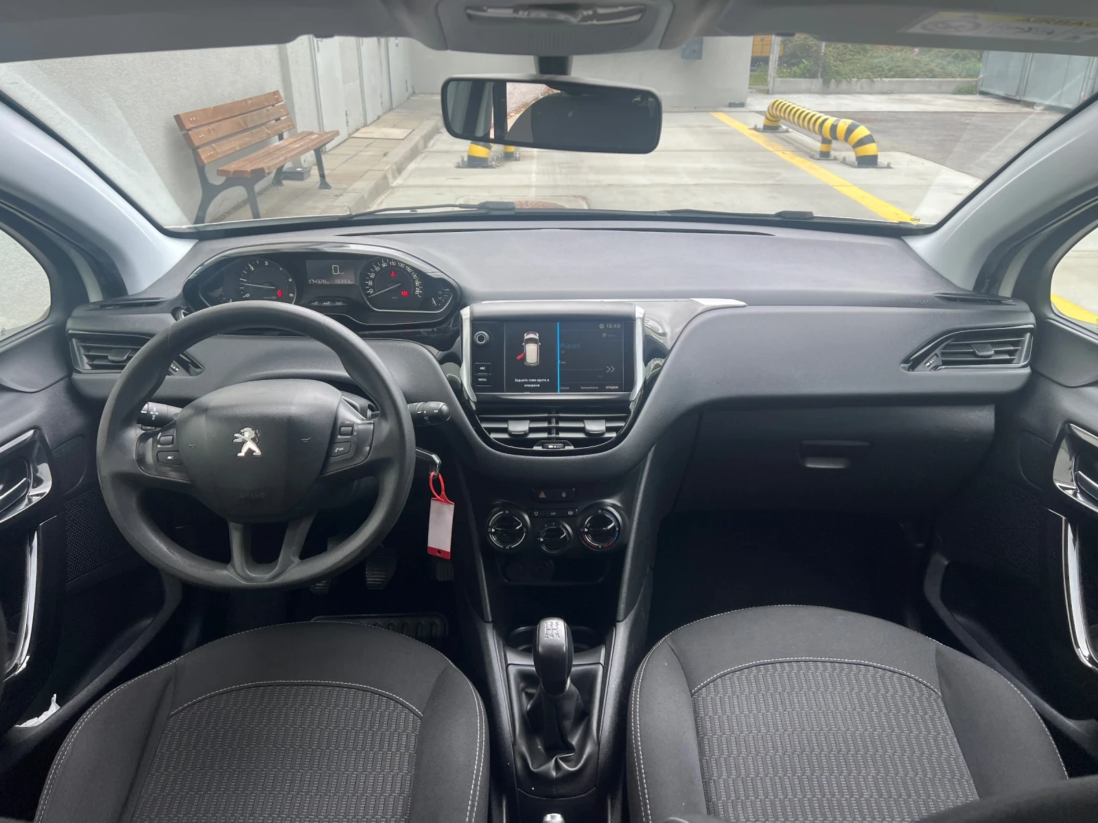 Peugeot 208 1.6HDI Euro 6B , снимка 8 - Автомобили и джипове - 54382017