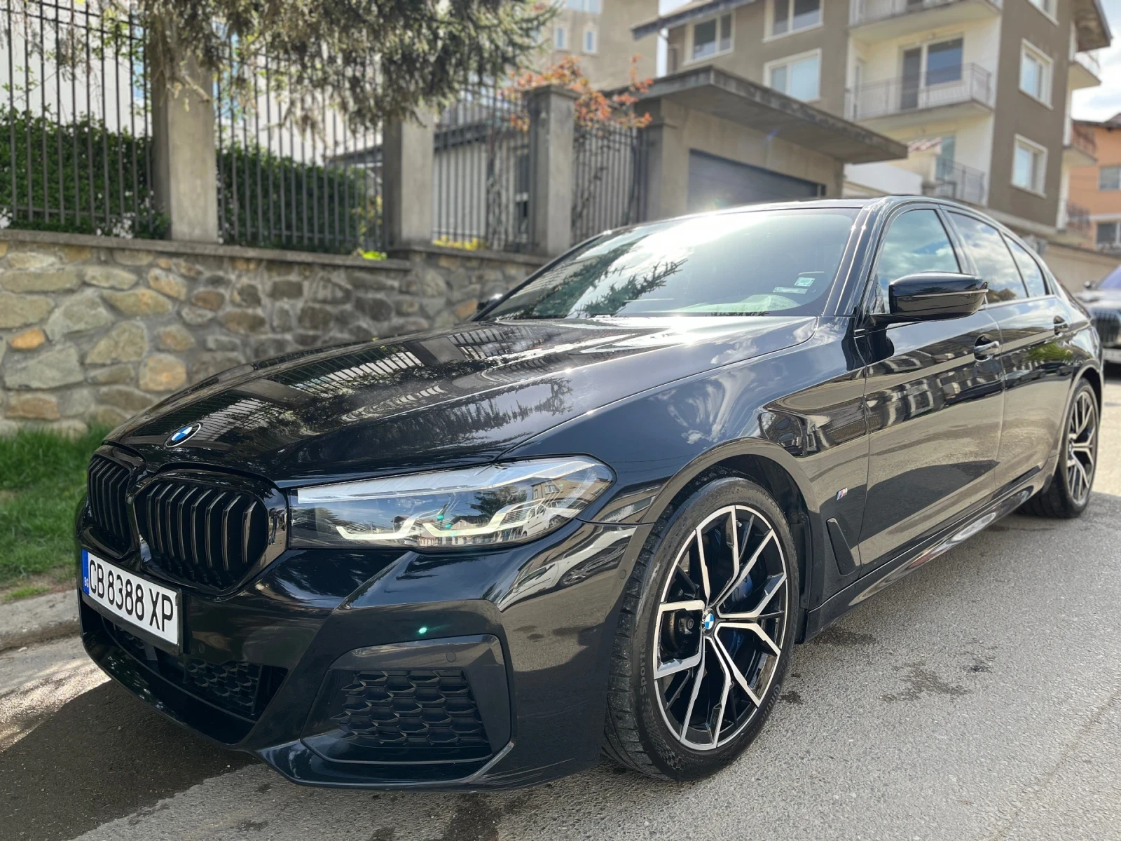 BMW 530 M-PK* 8ZF* DIS* BLK OPTIC* CARPLAY* M-BRAKES* AMBI, снимка 2 - Автомобили и джипове - 54864819