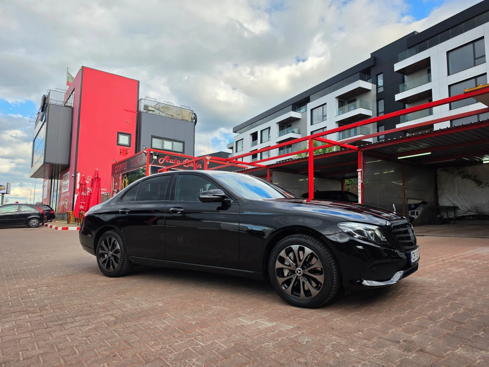 Mercedes-Benz E 400 4Matic Business+ Night Package Widescreen, снимка 11 - Автомобили и джипове - 54896365