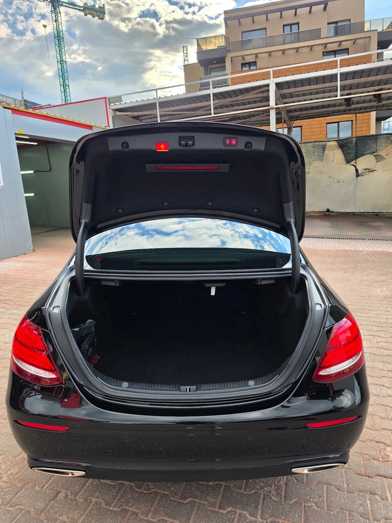Mercedes-Benz E 400 4Matic Business+ Night Package Widescreen, снимка 13 - Автомобили и джипове - 54896365