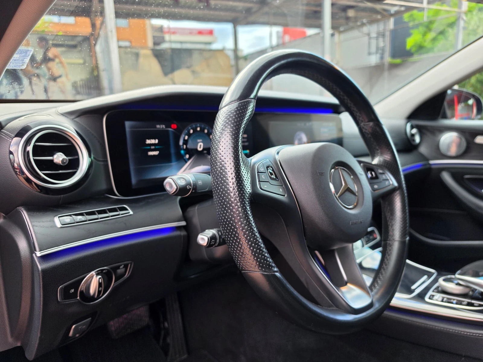 Mercedes-Benz E 400 4Matic Business+ Night Package Widescreen, снимка 5 - Автомобили и джипове - 54896365