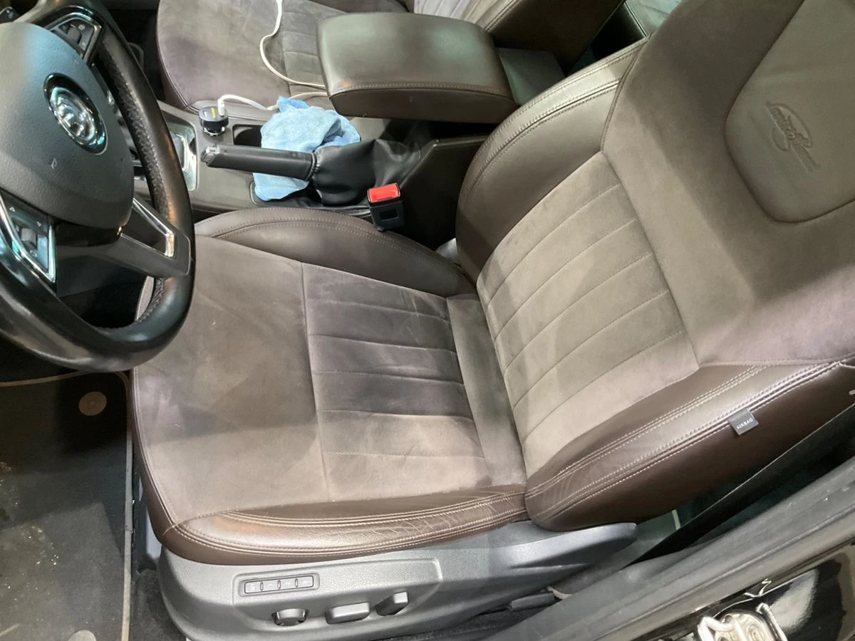 Skoda Octavia 2.0-TDI Laurin&Klement / История/Дистроник/Памет, снимка 7 - Автомобили и джипове - 55148108