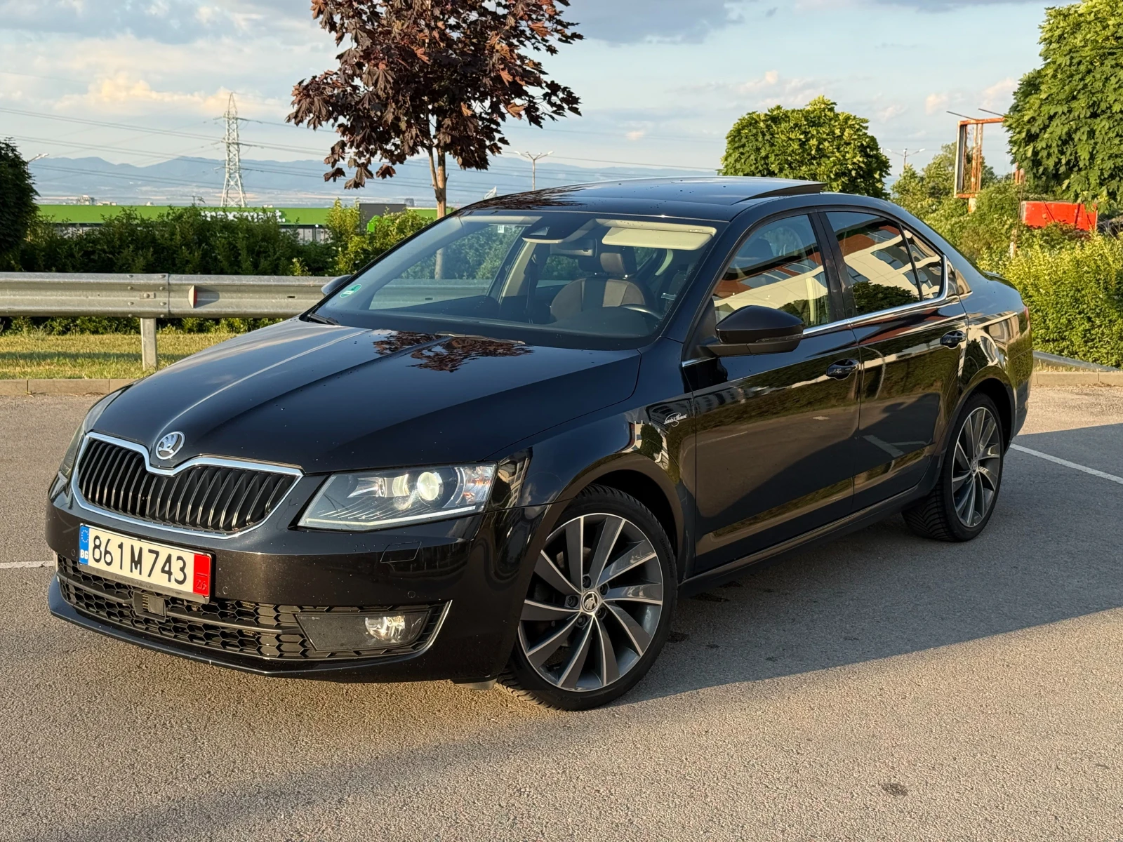 Skoda Octavia 2.0-TDI Laurin&Klement / История/Дистроник/Памет