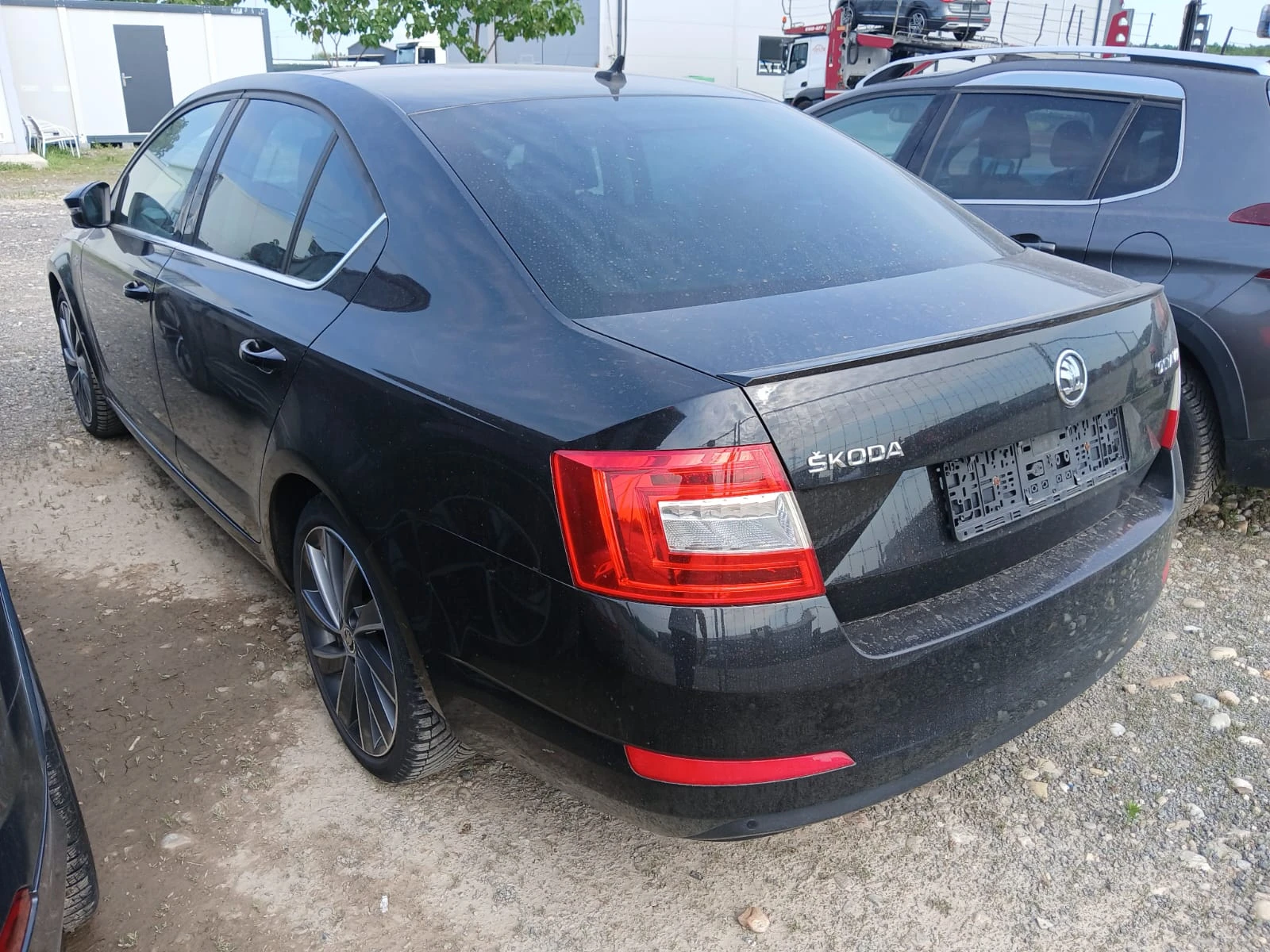 Skoda Octavia 2.0-TDI Laurin&Klement / История/Дистроник/Памет, снимка 4 - Автомобили и джипове - 55148108