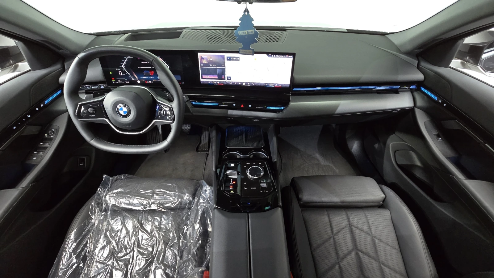 BMW 520 * G60* ПОДГРЕВ* ОБДУХВАНЕ* HEADUP* , снимка 4 - Автомобили и джипове - 56224561