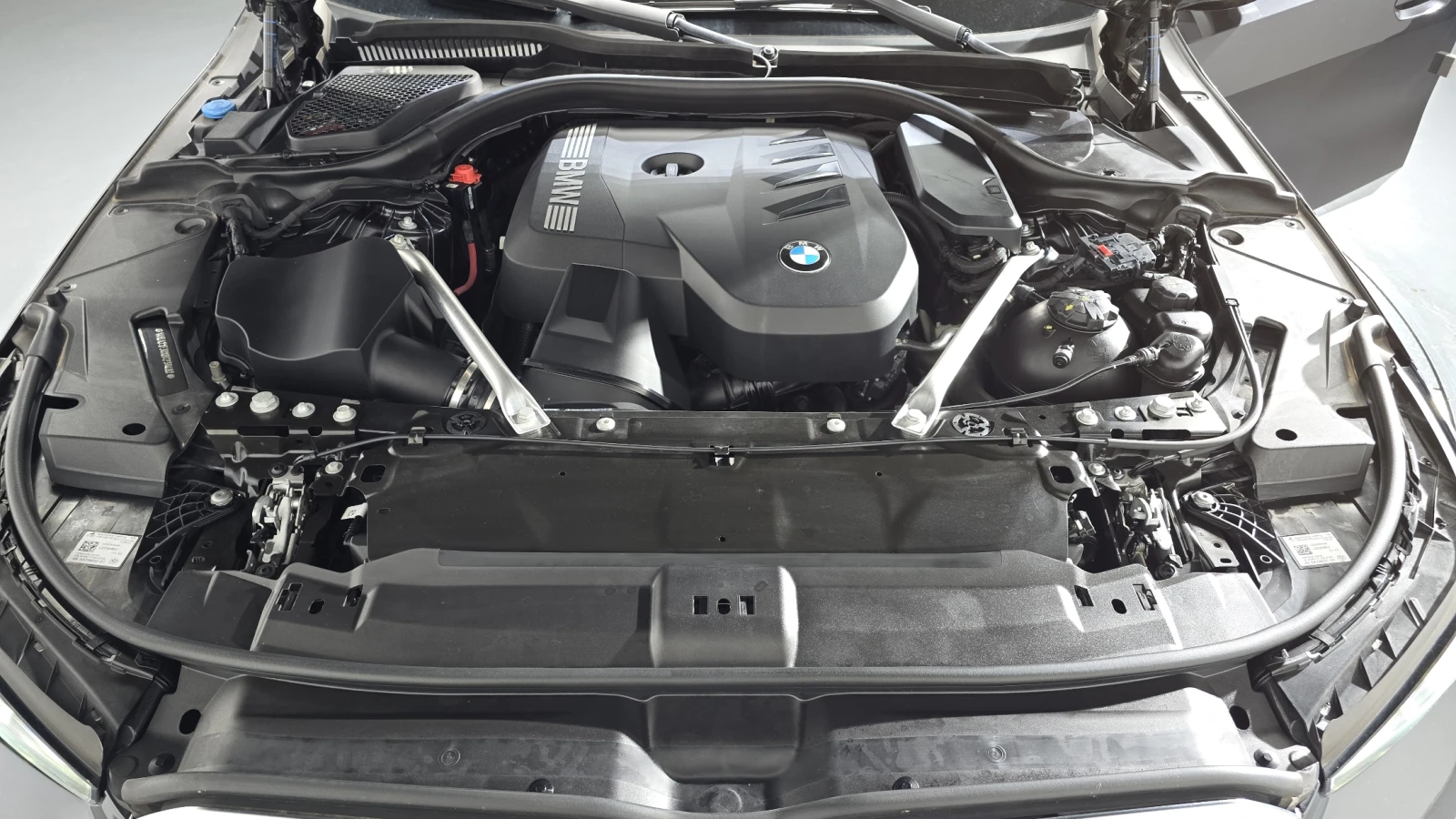 BMW 520 * G60* ПОДГРЕВ* ОБДУХВАНЕ* HEADUP* , снимка 3 - Автомобили и джипове - 56224561