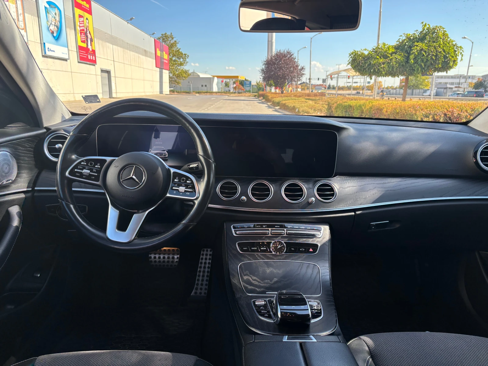 Mercedes-Benz E 220 AVANGARDE 4-MATIC, снимка 11 - Автомобили и джипове - 56441271