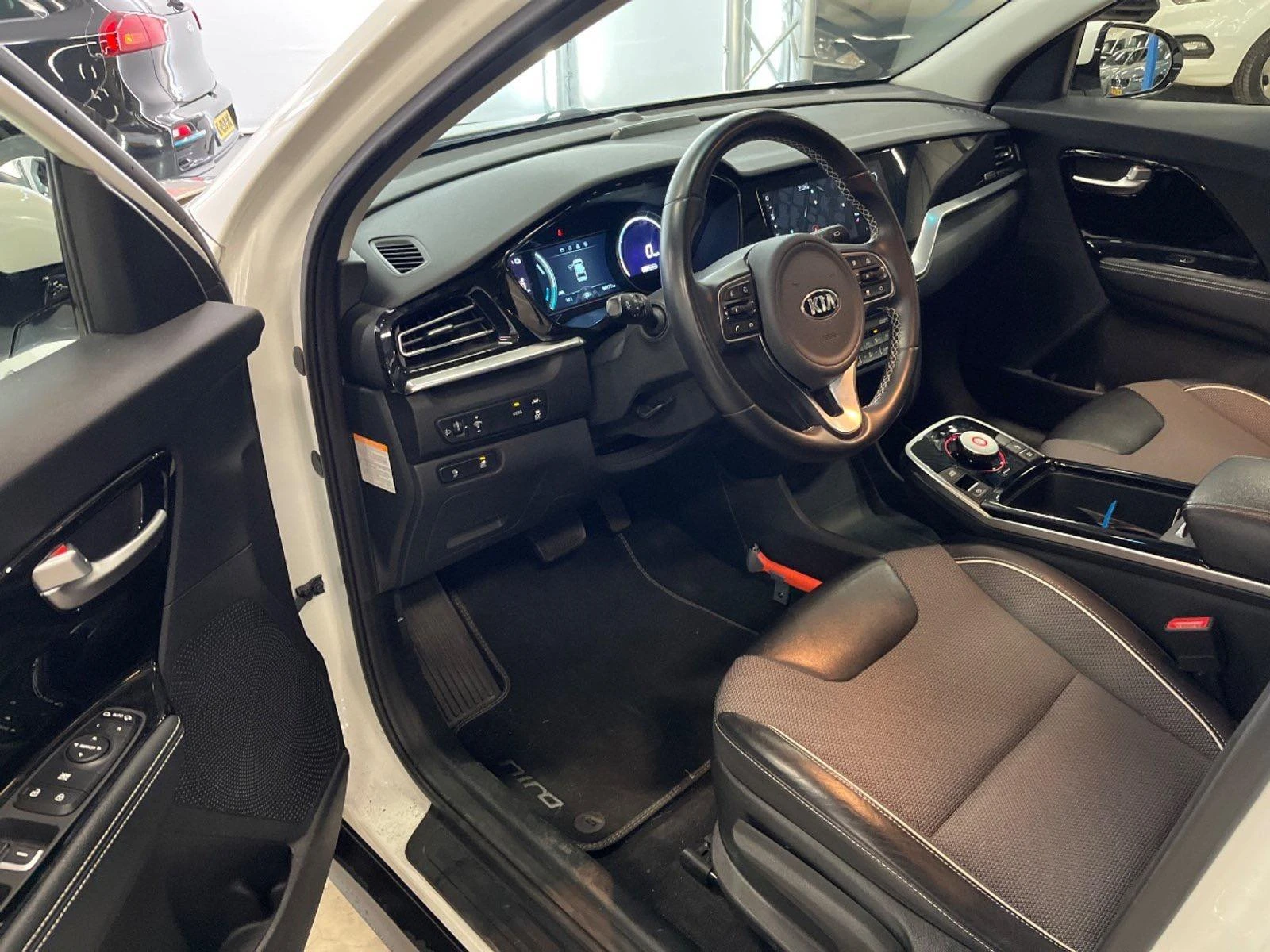 Kia Niro 65KWh DYNAMIC LINE/KIA CONNECT 94 177 КМ, снимка 4 - Автомобили и джипове - 53733242