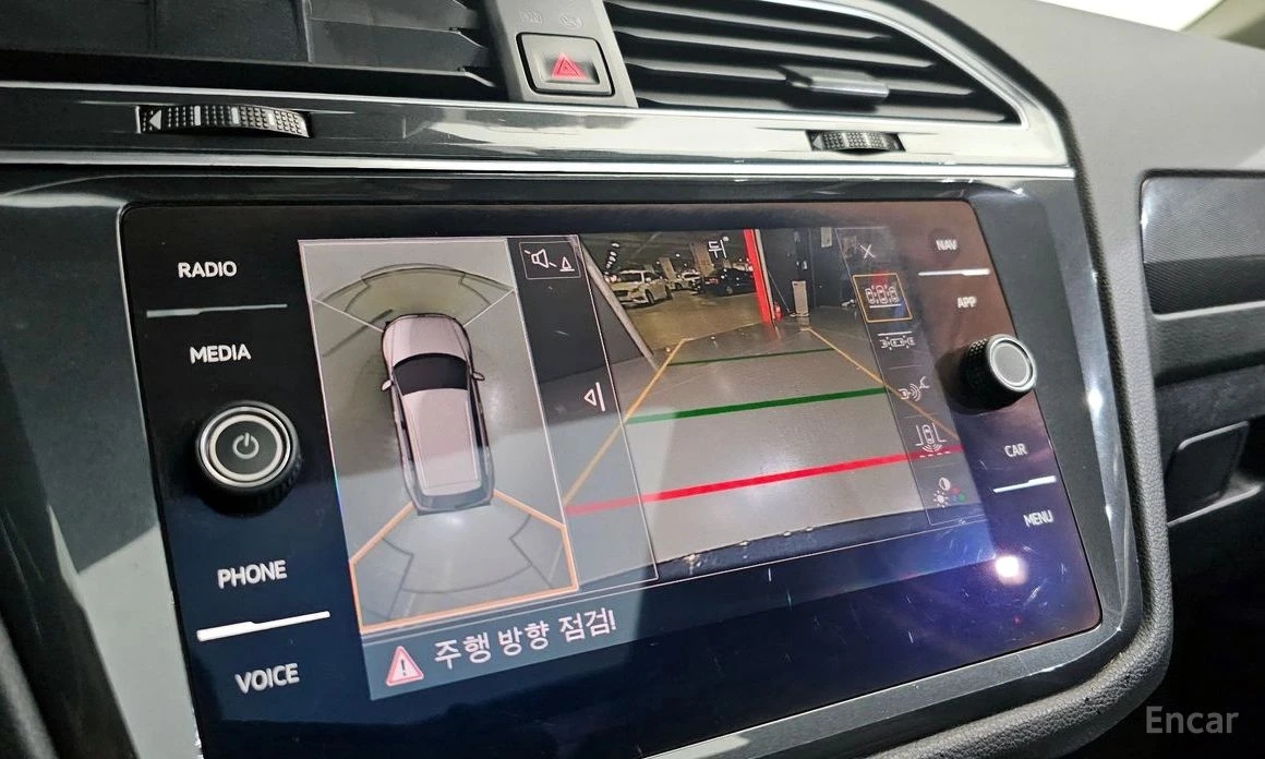 VW Tiguan 2.0TDI Prestige* Sunroof* NAVI* Подгрев* HEAD UP* , снимка 12 - Автомобили и джипове - 54116320